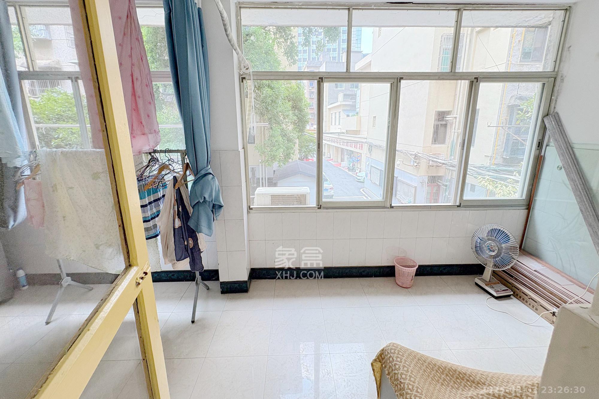 湖南省道路运输管理局 3室2厅1卫 76.8万 湖南省道路运输管理局 3室2厅1卫 76.8万阳台