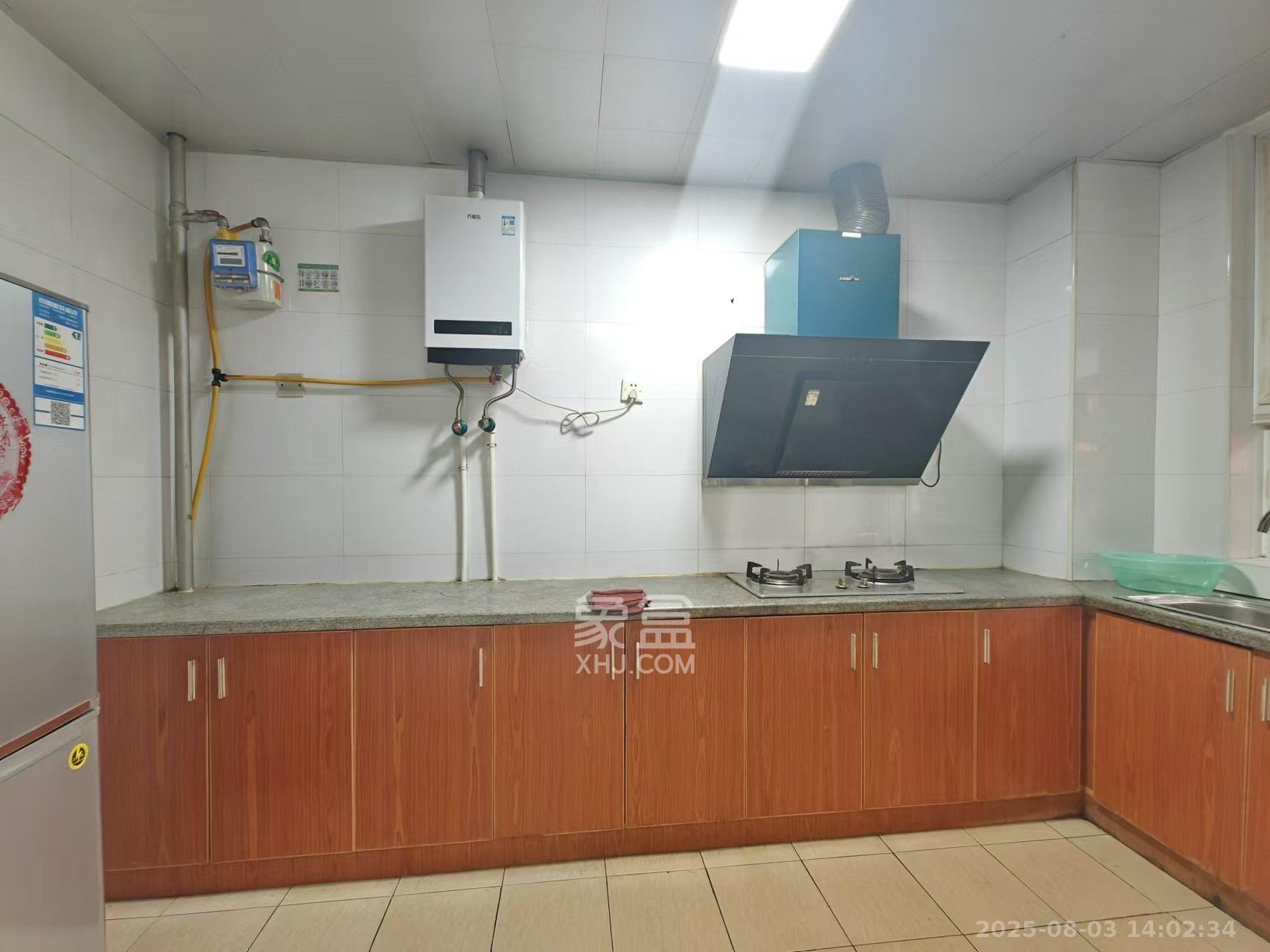 嘉盛华庭(一期、二期、三期)  3室1厅1卫    2800.0元/月 嘉盛华庭(一期、二期、三期)  3室1厅1卫    2800.0元/月室内图