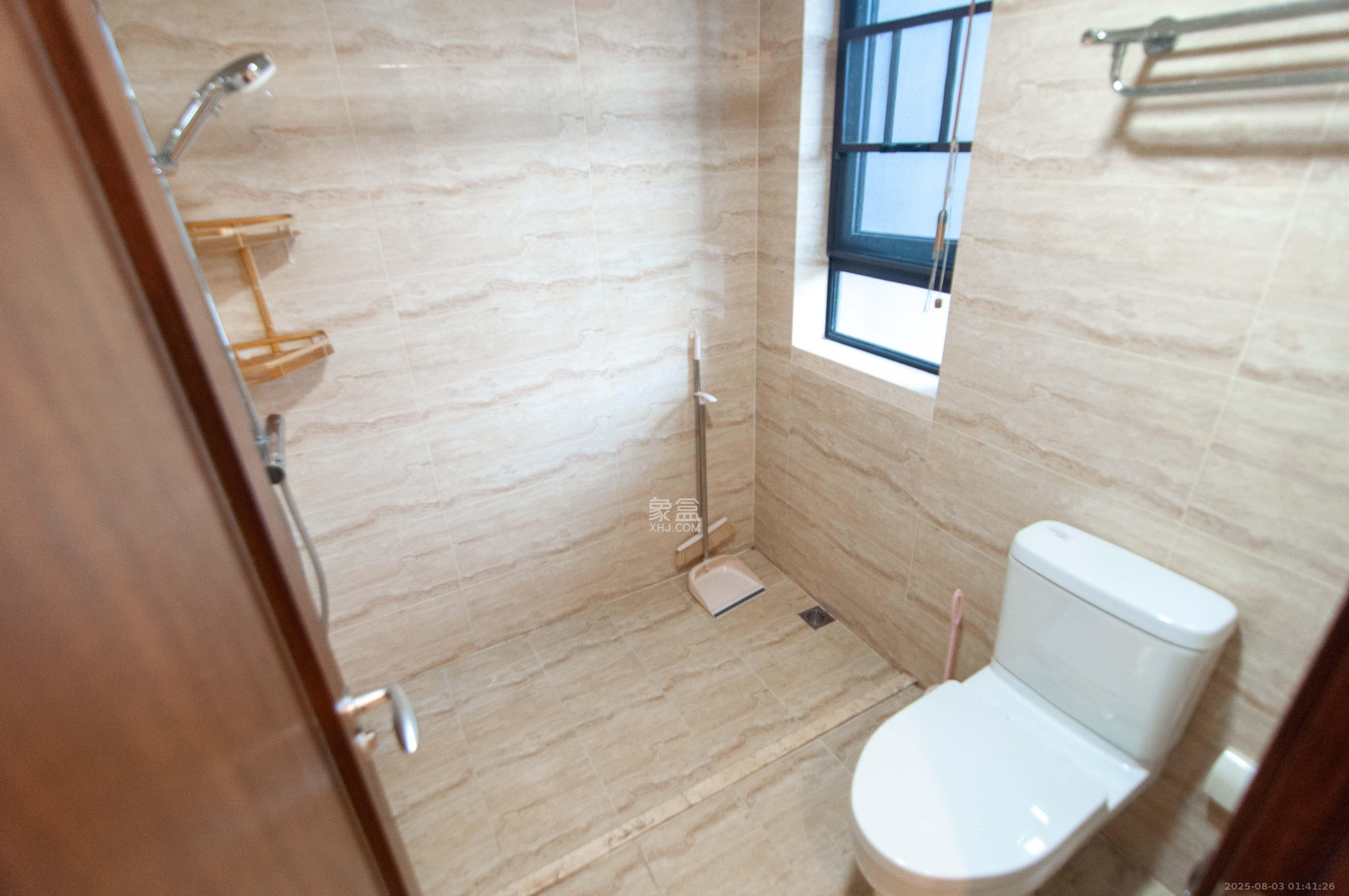 万科里梅溪郡 4室2厅2卫 225.0万 万科里梅溪郡 4室2厅2卫 225.0万卫生间