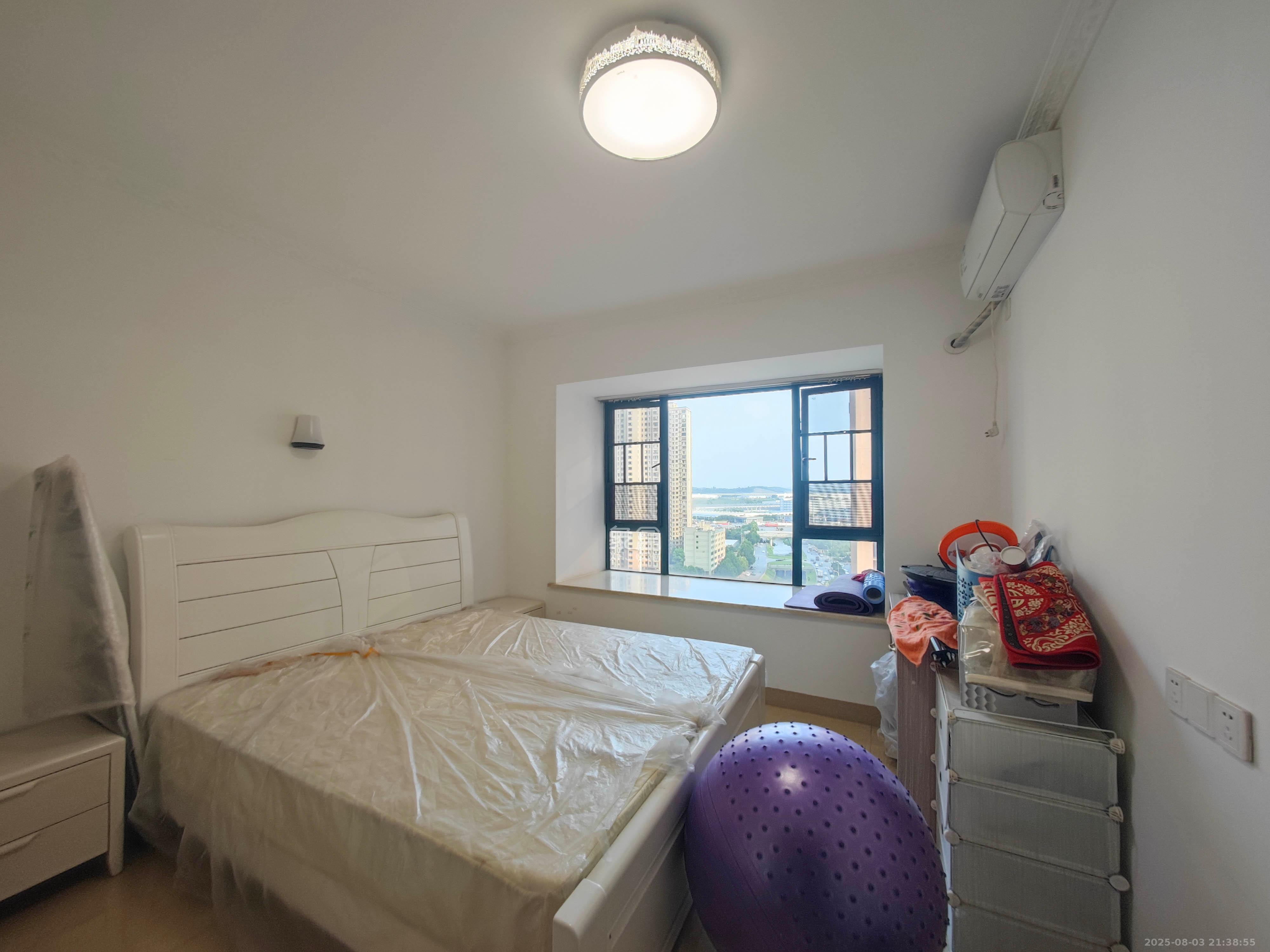 博长山水香颐  4室2厅2卫    78.0万卧室