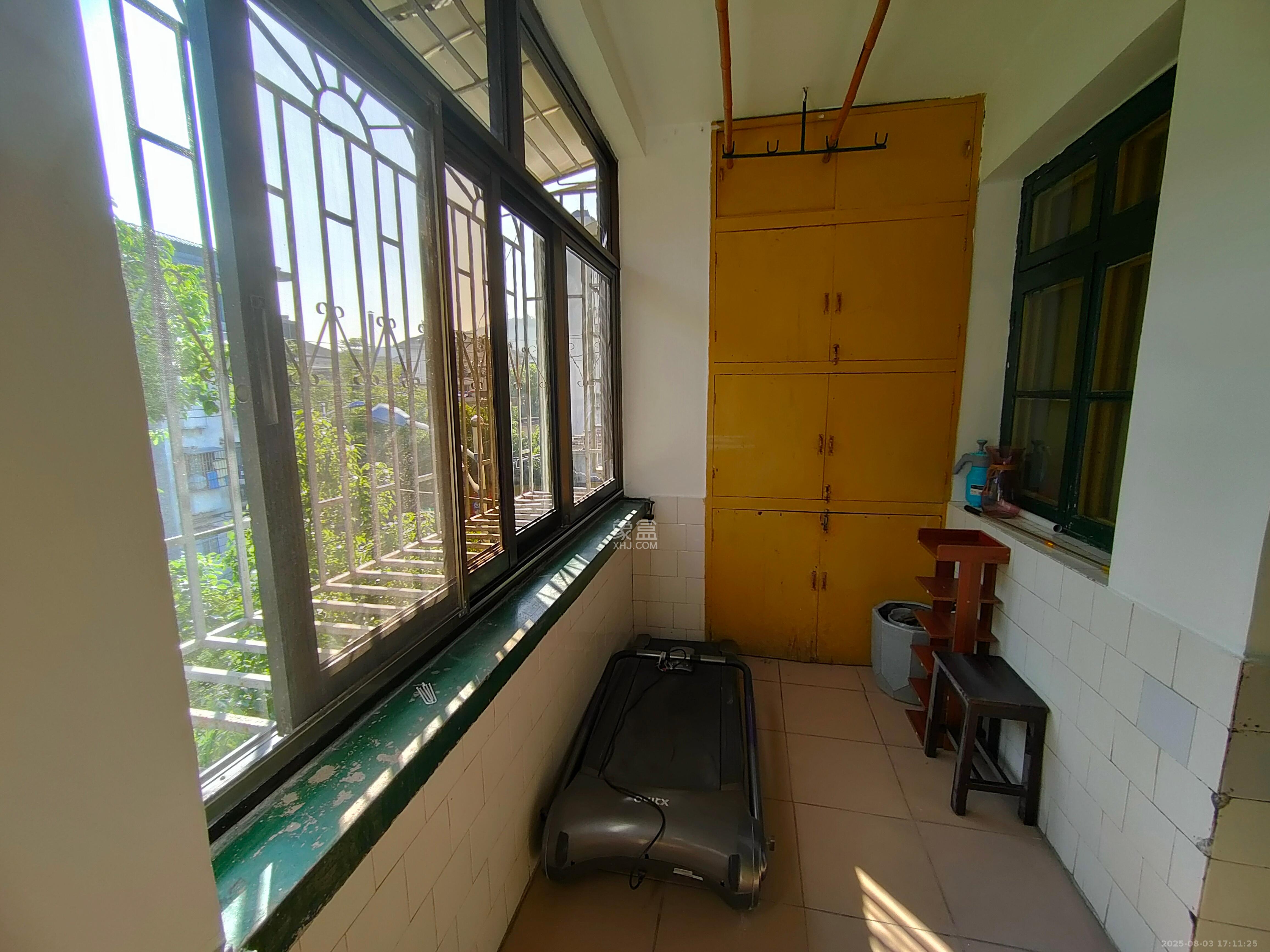 省工商局院内宿舍(江边工商局) 2室2厅1卫 2400.0元/月 省工商局院内宿舍(江边工商局) 2室2厅1卫 2400.0元/月室内图