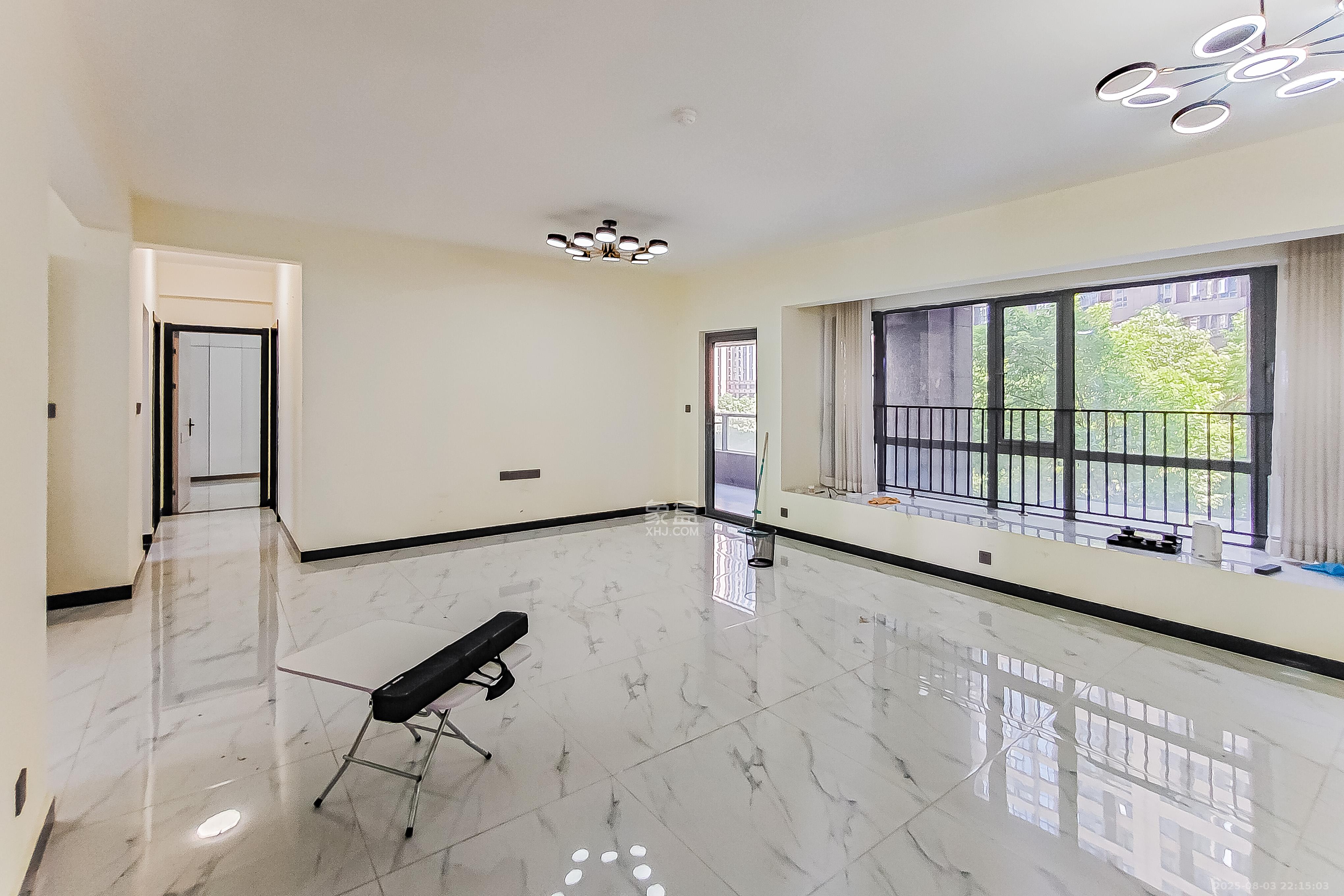 保利国际广场  4室2厅2卫    280.0万客厅