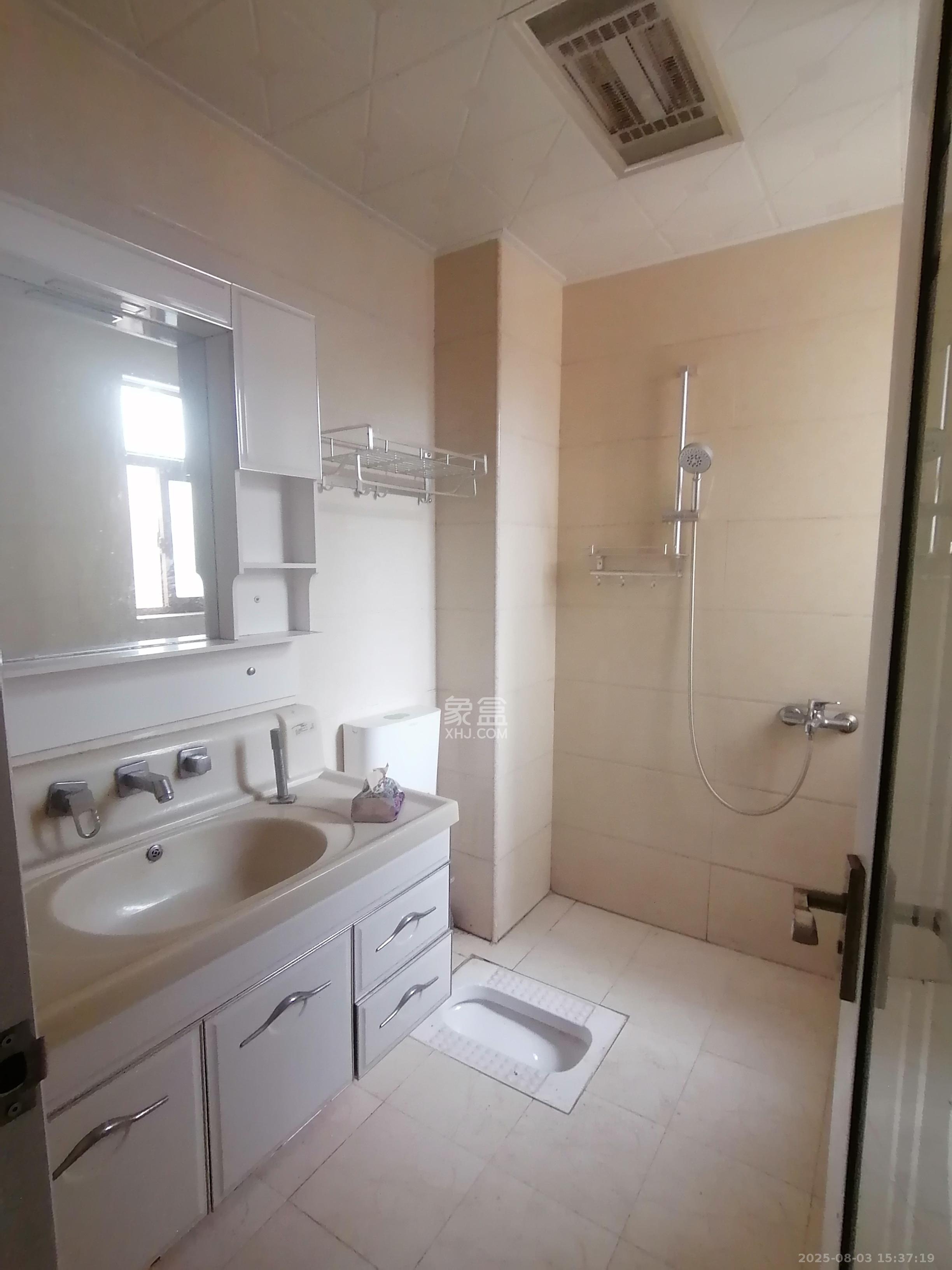 四季星城 5室2厅3卫 2000.0元/月 四季星城 5室2厅3卫 2000.0元/月室内图