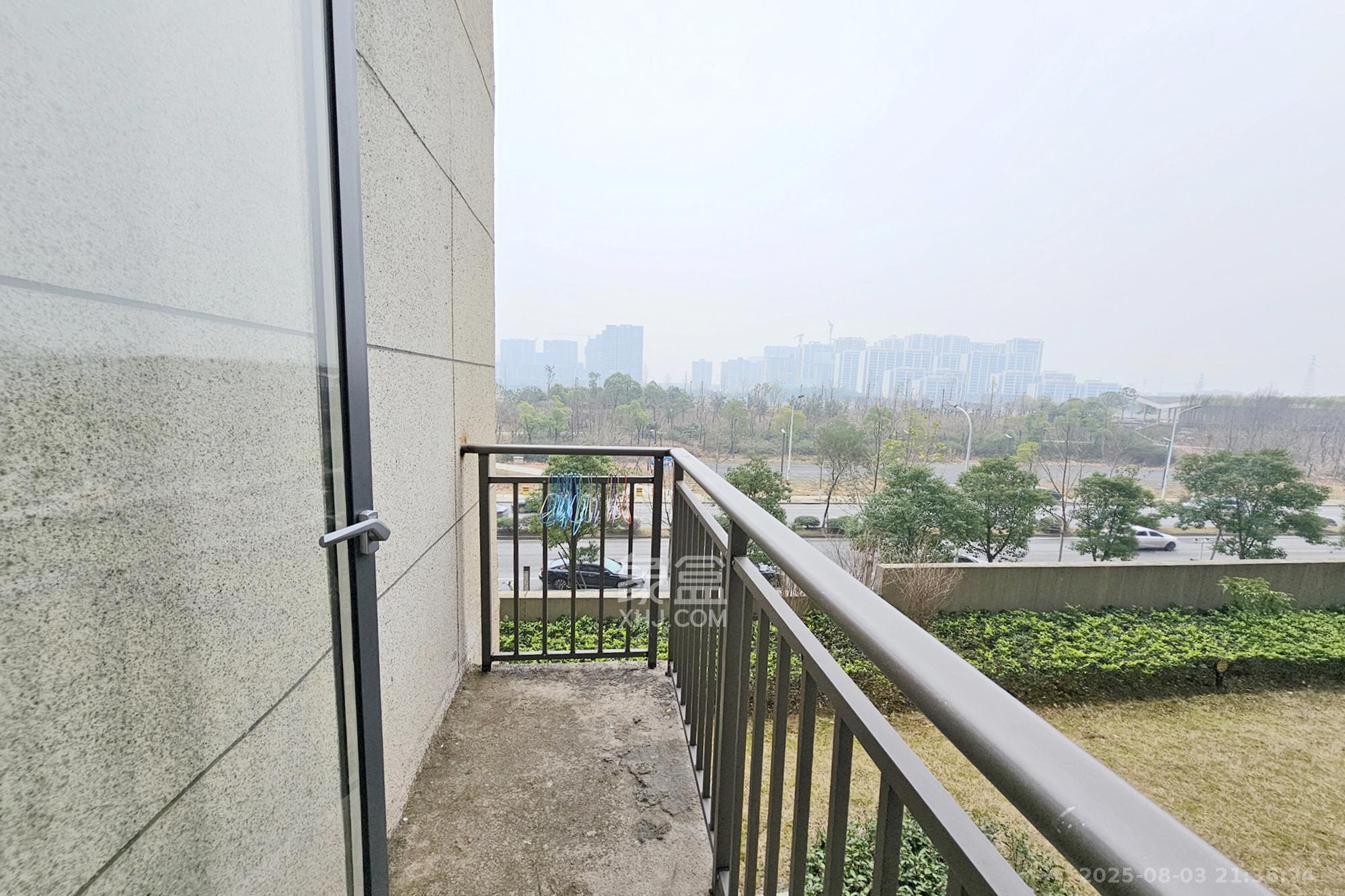 阳光城尚东湾凌云府 4室2厅2卫 188.0万 阳光城尚东湾凌云府 4室2厅2卫 188.0万阳台