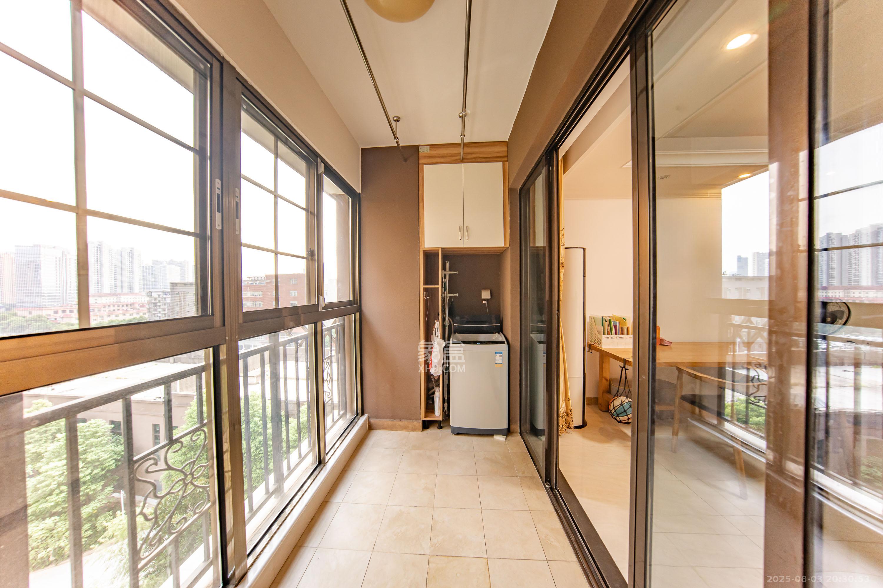 江山帝景哈佛  3室2厅1卫    2300.0元/月 江山帝景哈佛  3室2厅1卫    2300.0元/月室内图