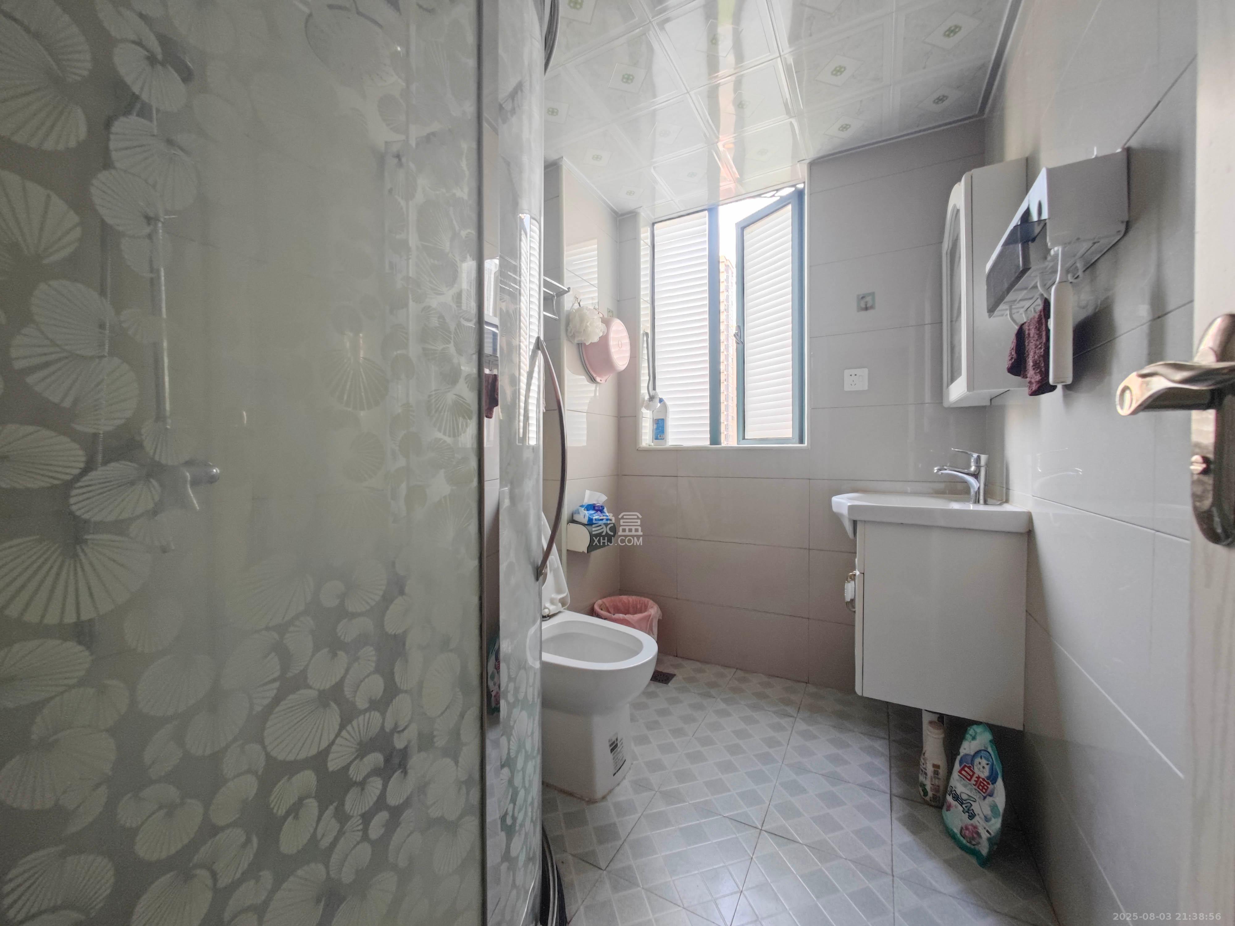 博长山水香颐  4室2厅2卫    78.0万卫生间