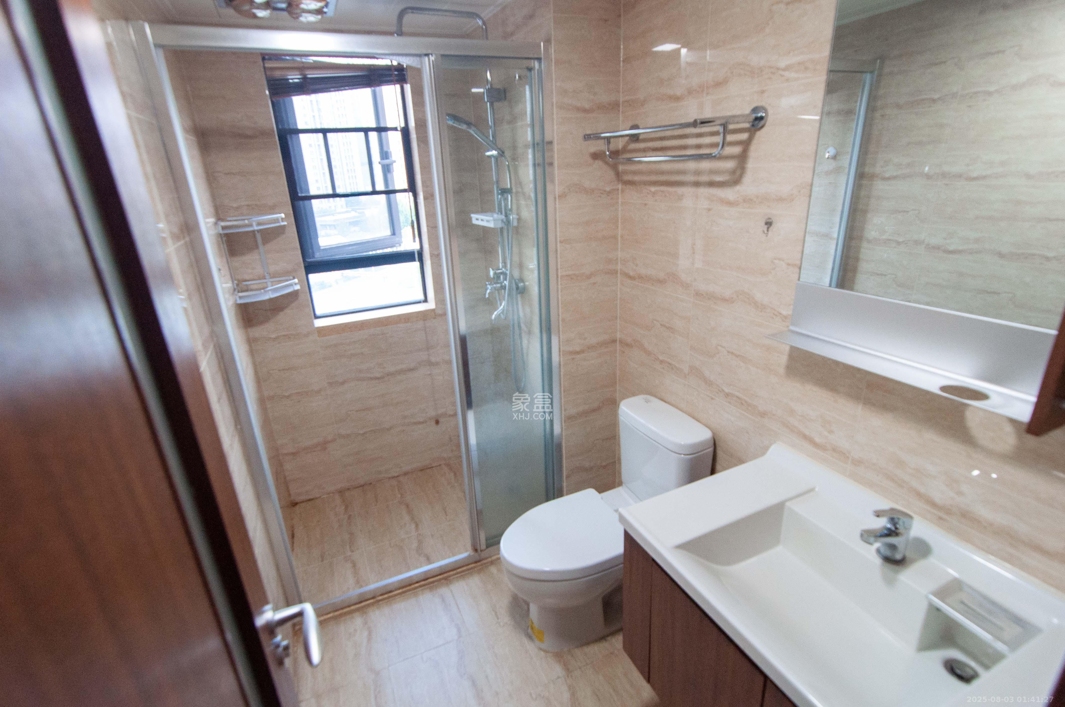 万科里梅溪郡 4室2厅2卫 225.0万 万科里梅溪郡 4室2厅2卫 225.0万卫生间