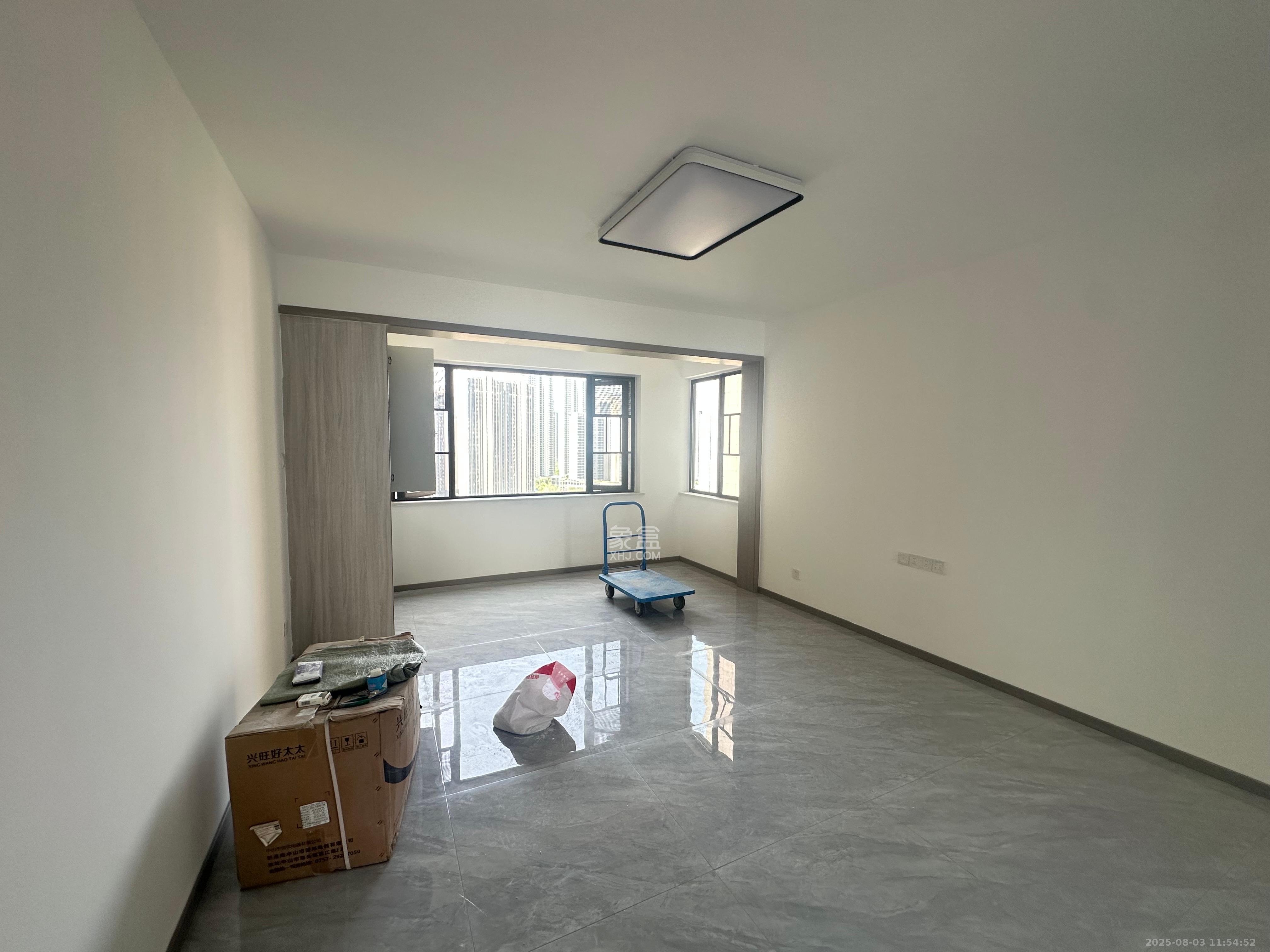 中国铁建梅溪青秀三期  4室2厅2卫   3500.00元/月