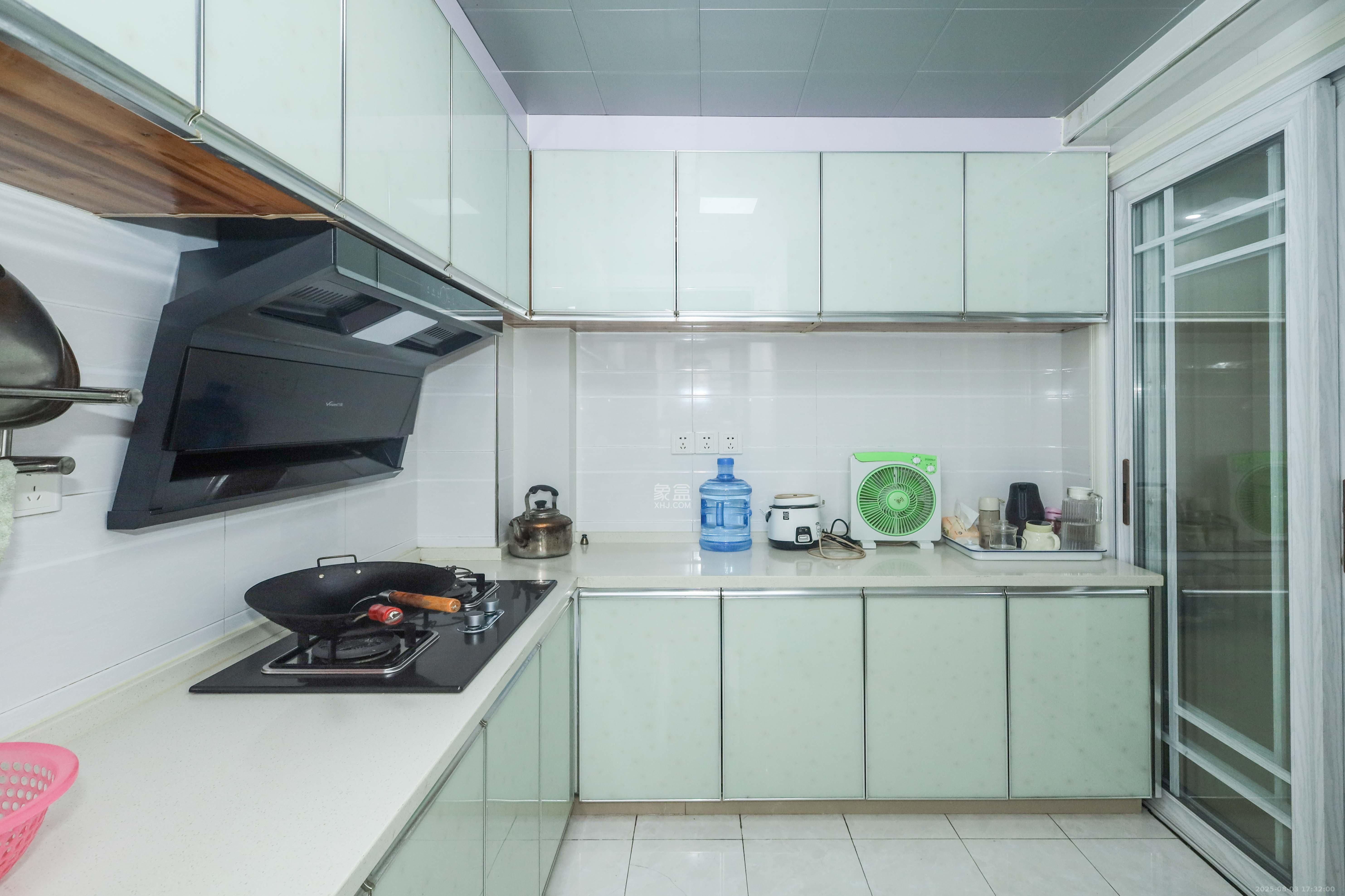 梅溪湖合能璞丽  3室2厅2卫    125.0万 梅溪湖合能璞丽  3室2厅2卫    125.0万厨房