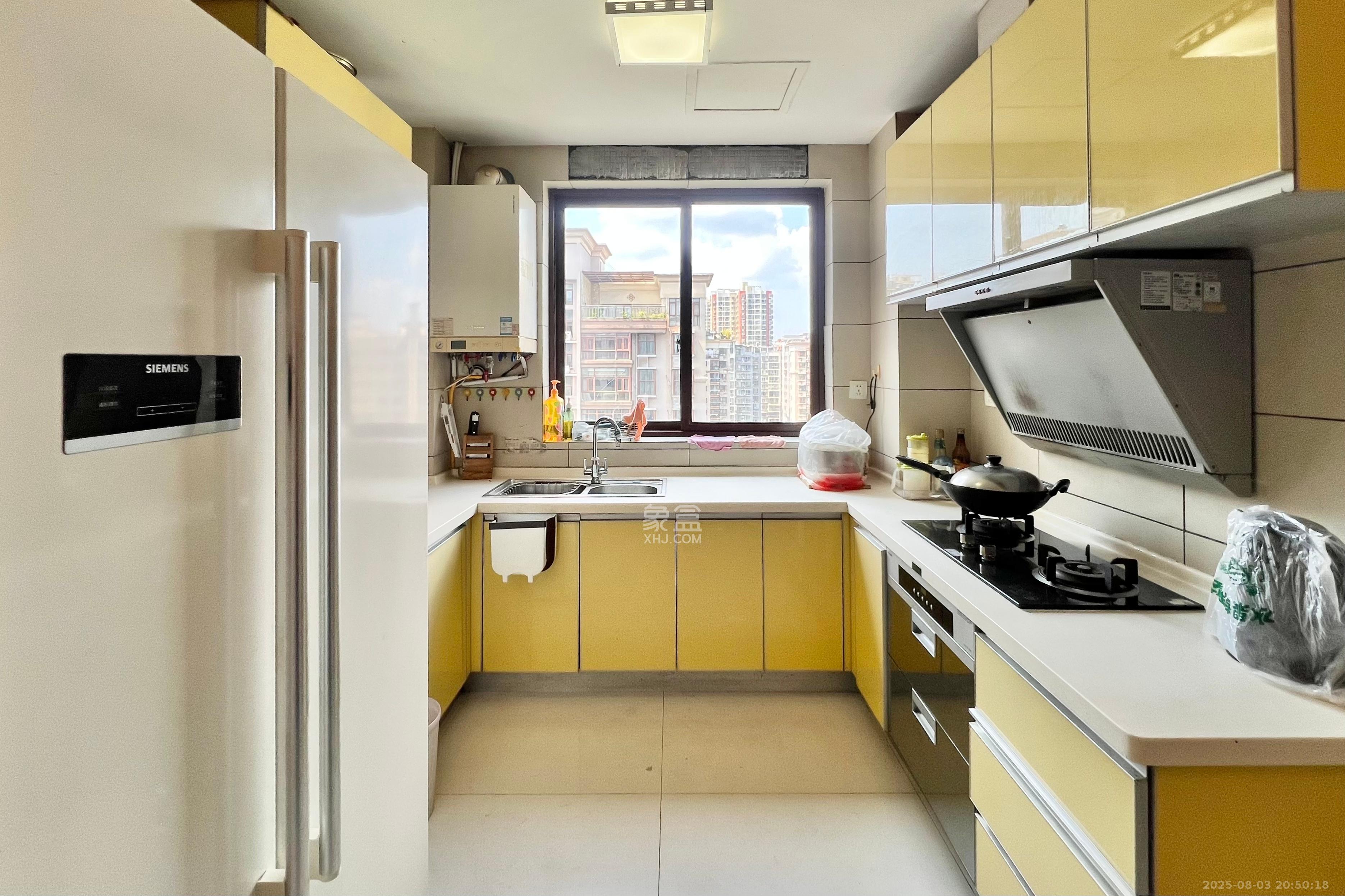 鑫天山水洲城  3室2厅2卫    96.8万厨房