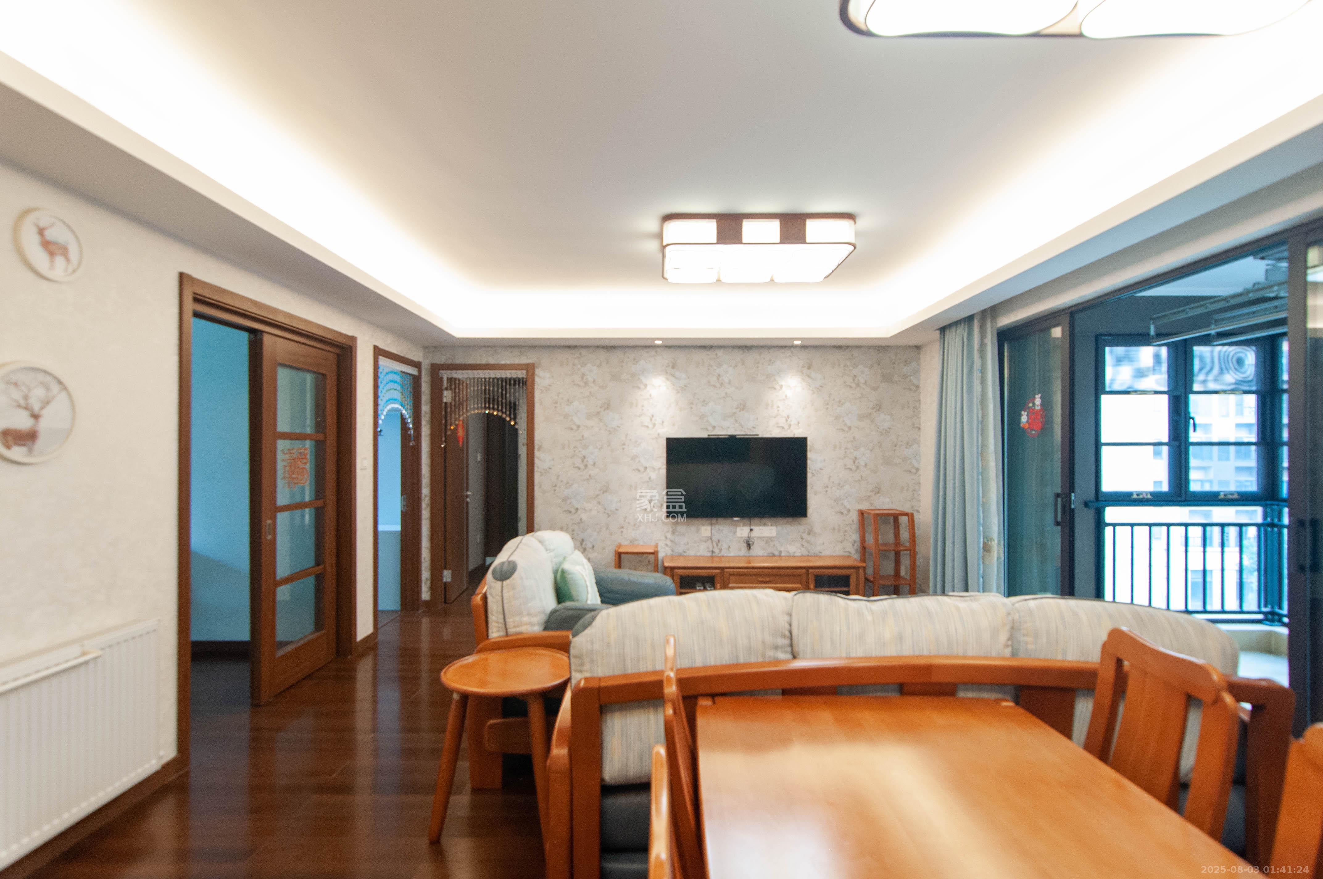 万科里梅溪郡 4室2厅2卫 225.0万 万科里梅溪郡 4室2厅2卫 225.0万客厅