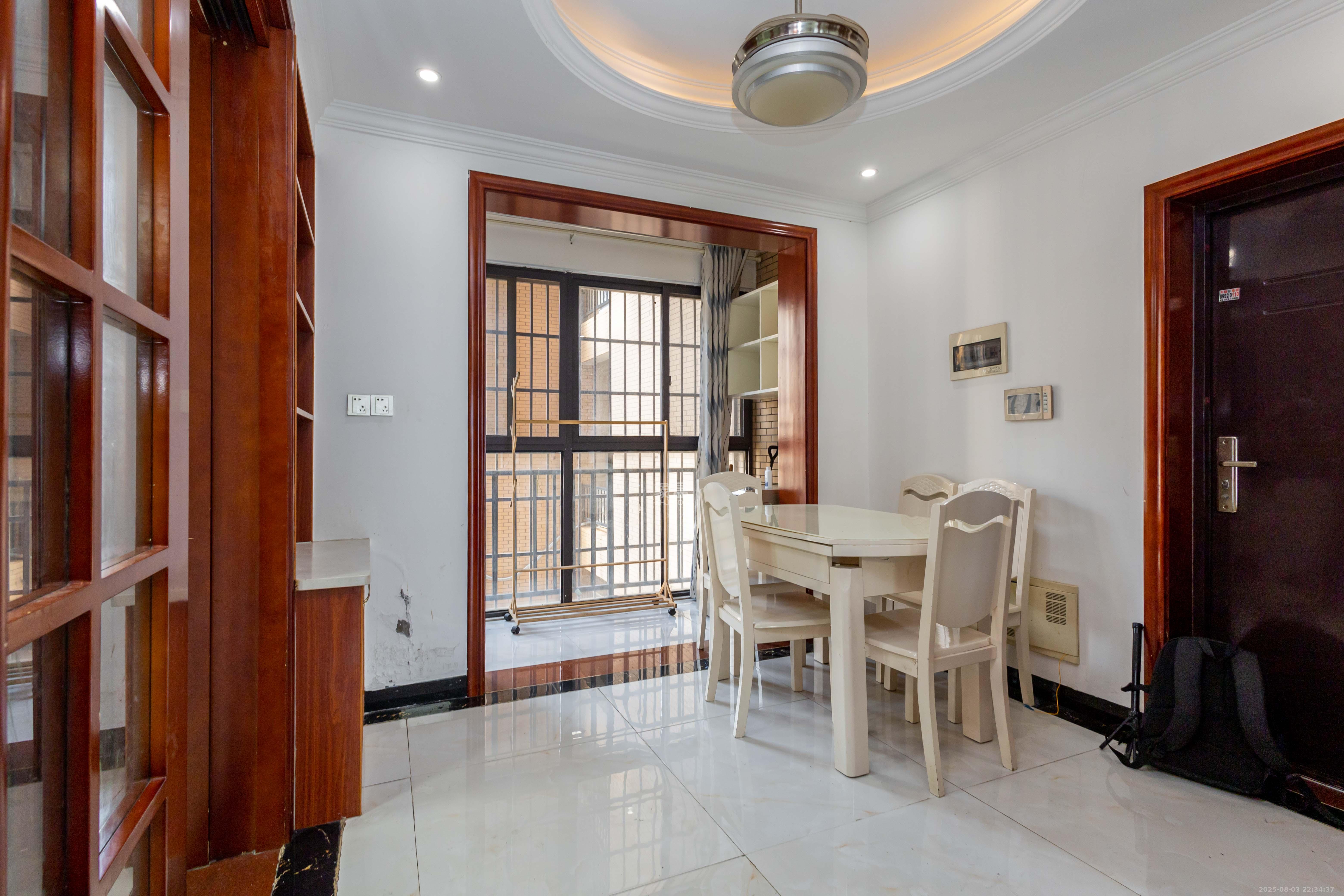 三景华御  3室2厅1卫    68.0万客厅