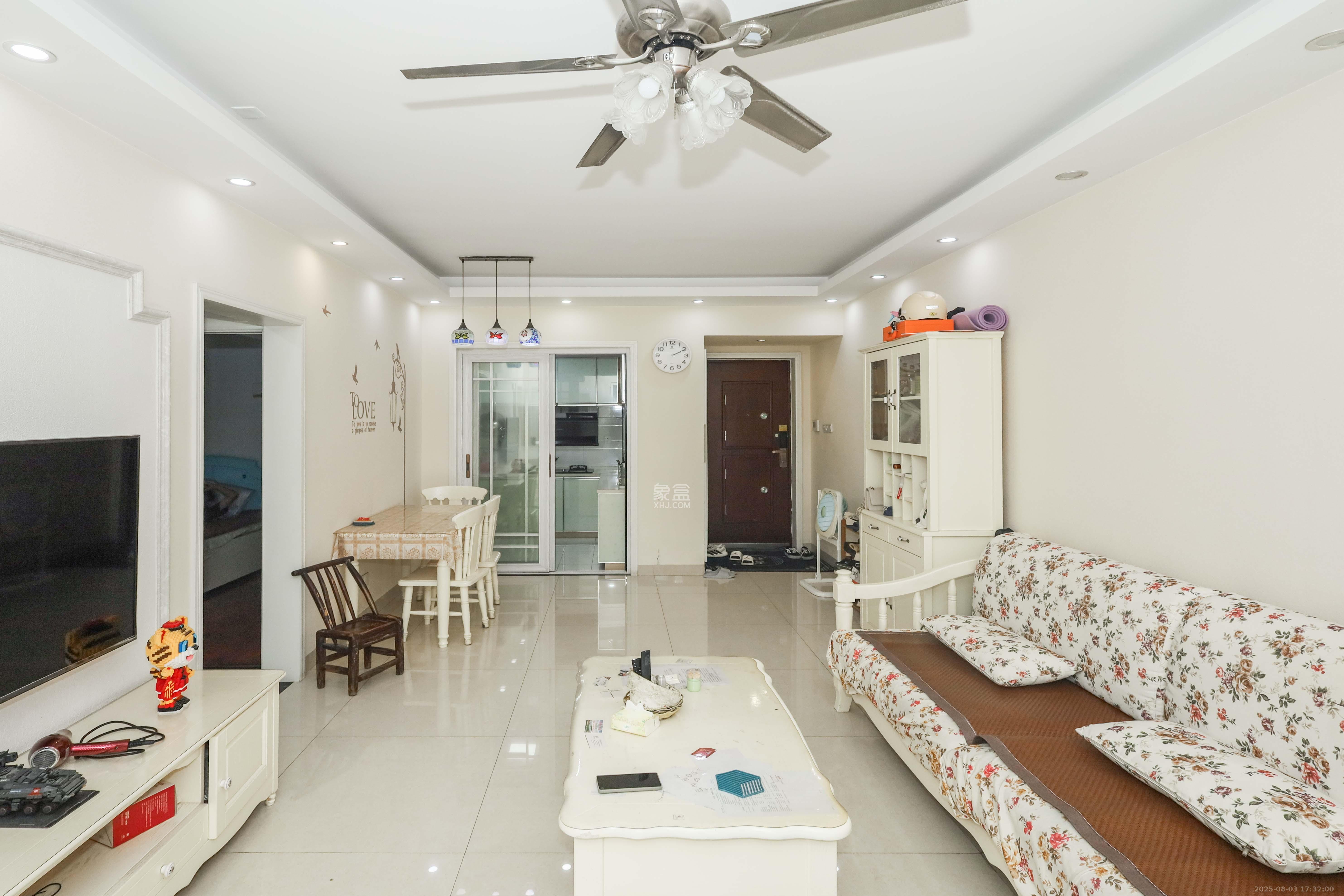 梅溪湖合能璞丽  3室2厅2卫    125.0万 梅溪湖合能璞丽  3室2厅2卫    125.0万客厅