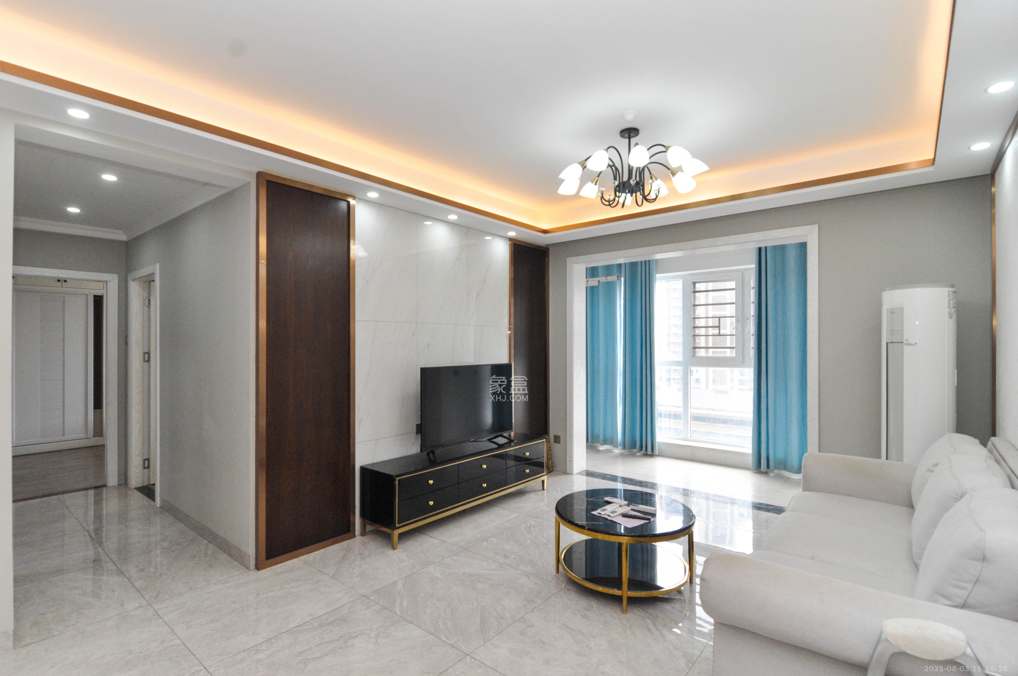 卓越浅水湾  3室2厅2卫    118.0万客厅