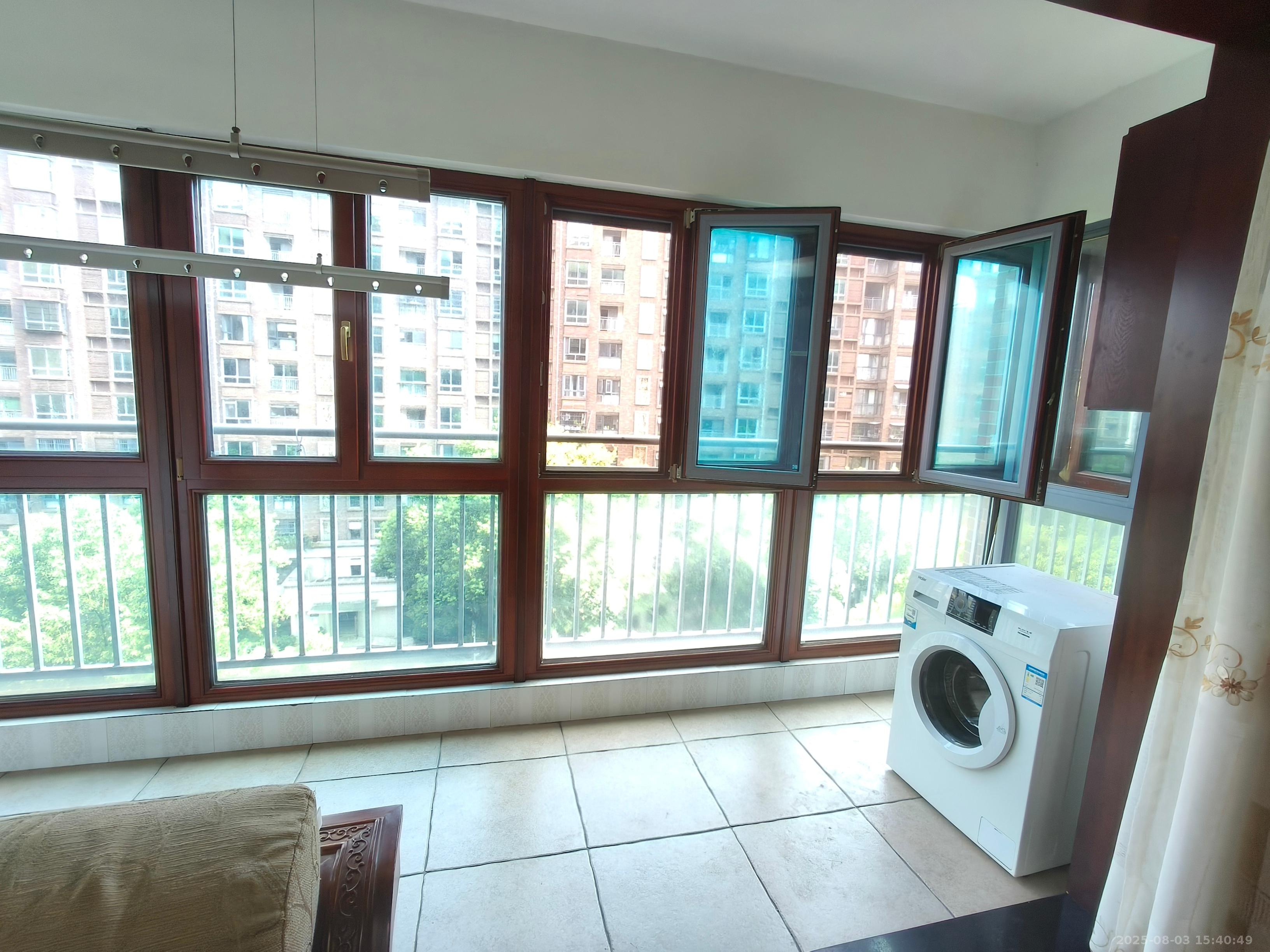 夏威夷碧水春城(碧桂园城市花园)  3室2厅2卫    3300.0元/月 夏威夷碧水春城(碧桂园城市花园)  3室2厅2卫    3300.0元/月室内图