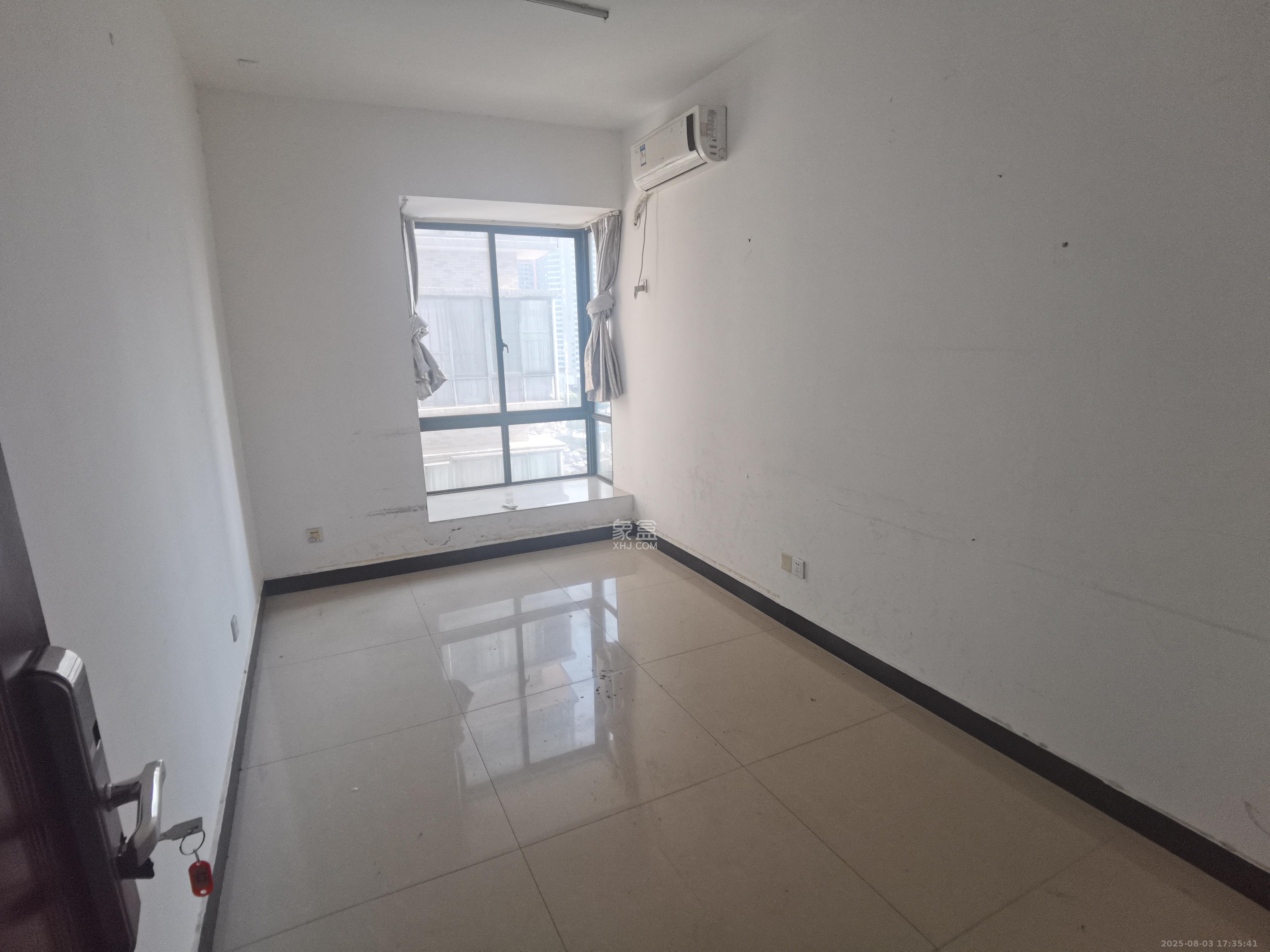 通泰梅岭苑  4室2厅2卫    3800.0元/月室内图