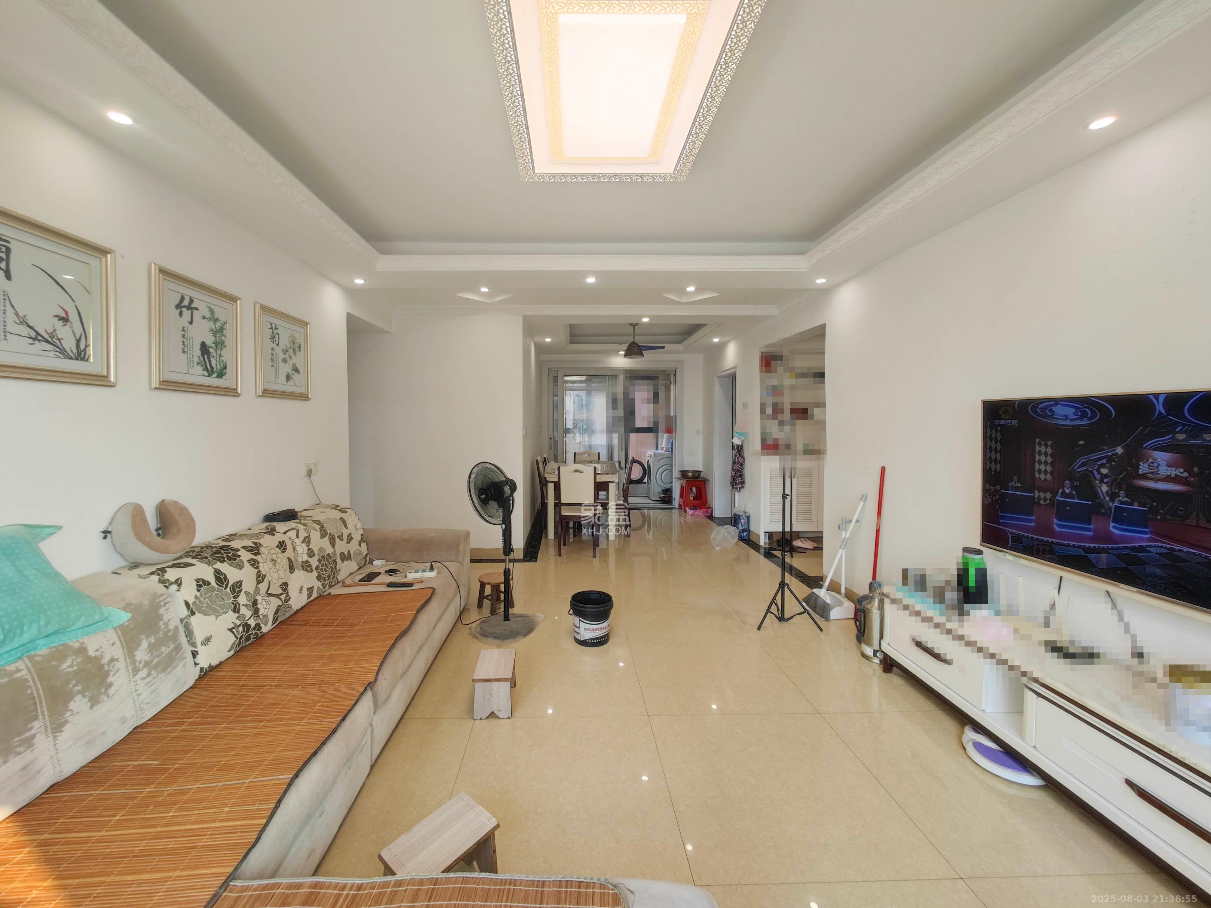 博长山水香颐 4室2厅2卫 78.0万 博长山水香颐 4室2厅2卫 78.0万客厅