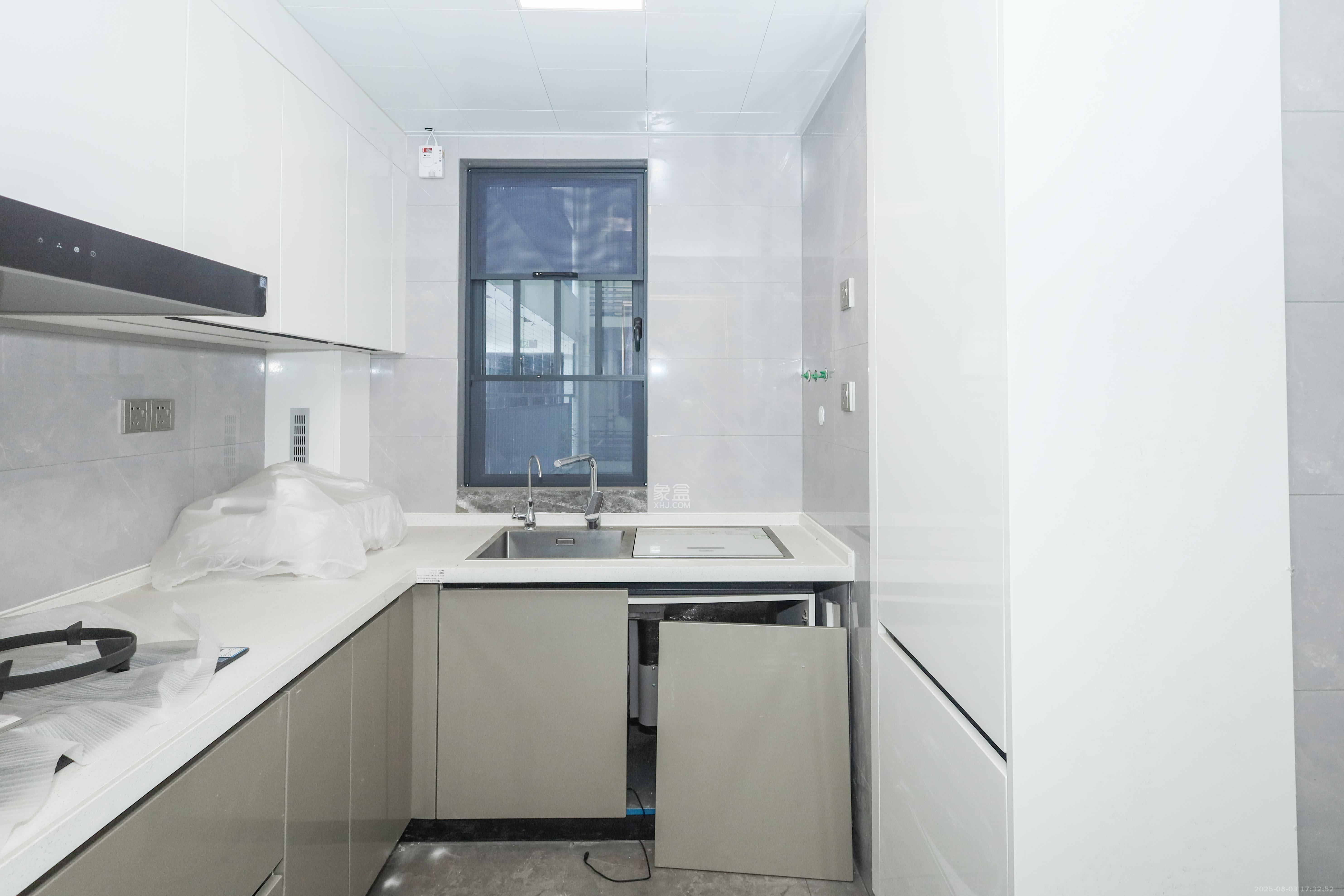 中国铁建湘语梅溪 3室2厅2卫 135.0万 中国铁建湘语梅溪 3室2厅2卫 135.0万厨房