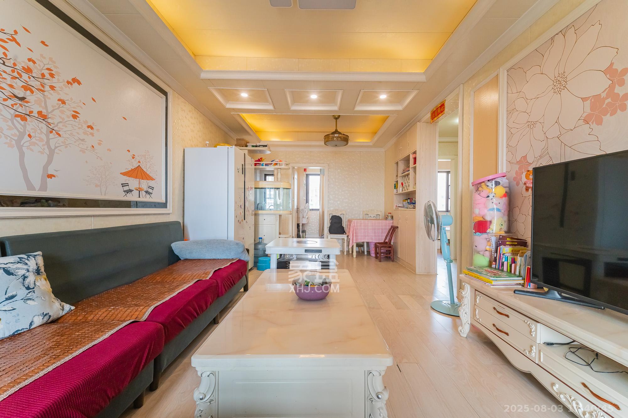 华润置地广场二期 3室2厅1卫 64.9万 华润置地广场二期 3室2厅1卫 64.9万客厅