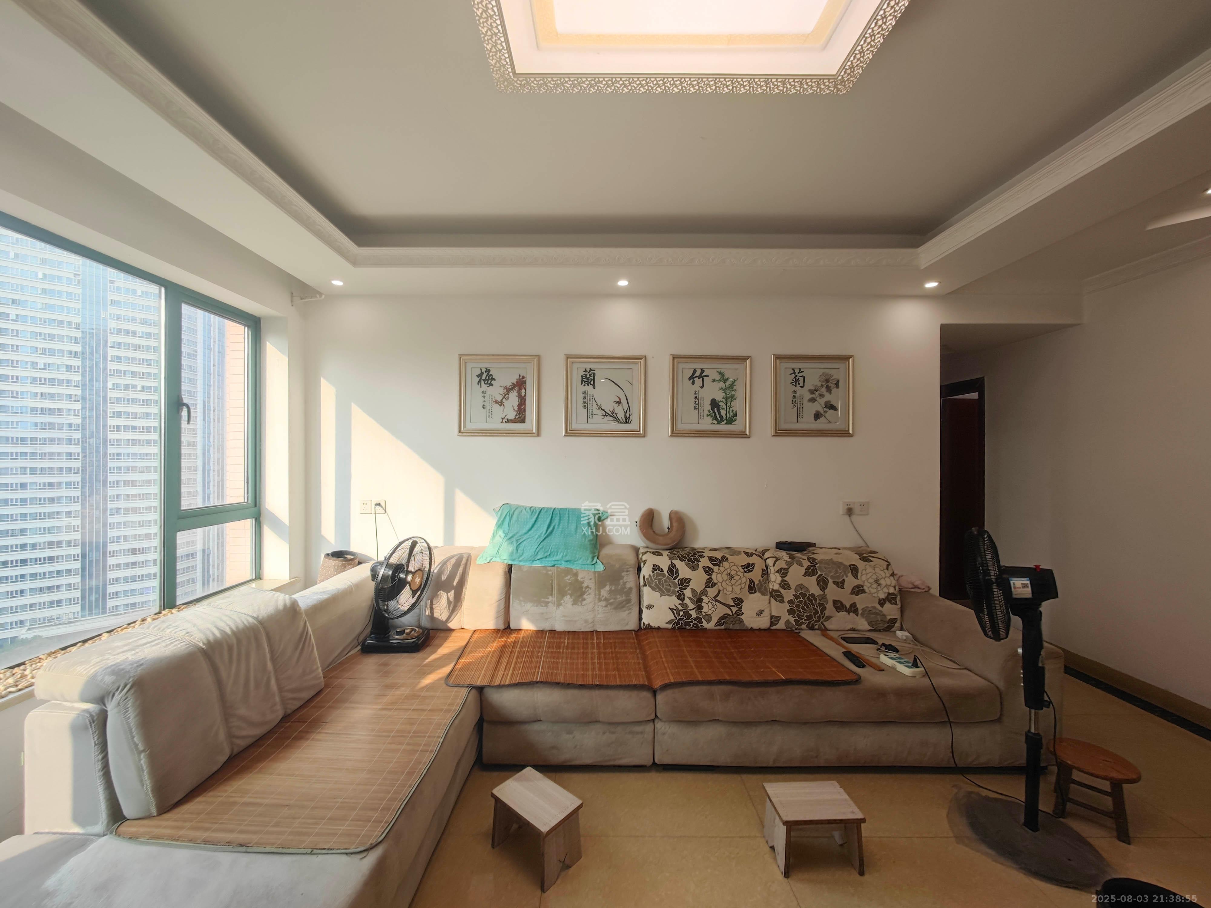 博长山水香颐 4室2厅2卫 78.0万 博长山水香颐 4室2厅2卫 78.0万客厅