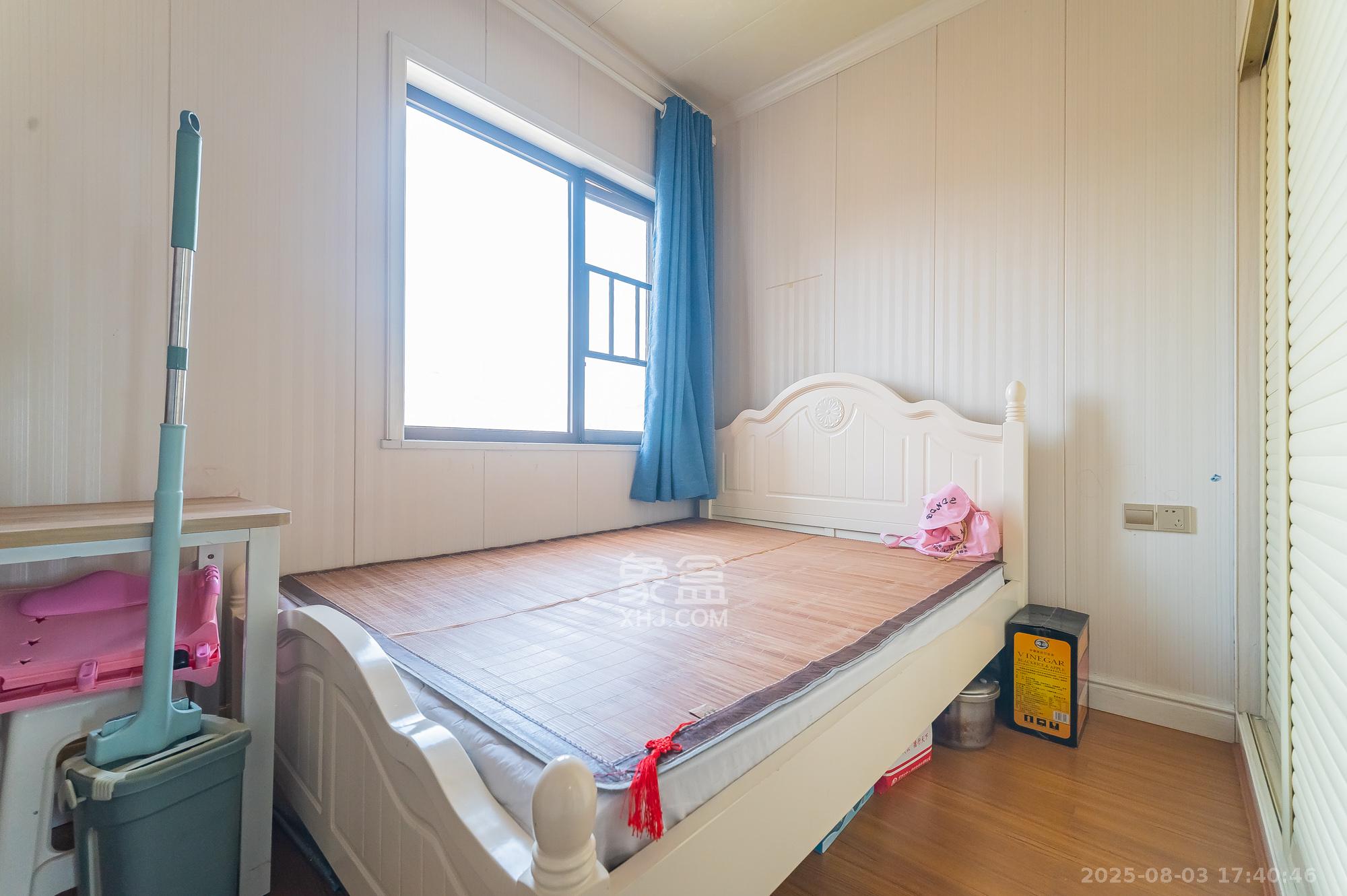 华润置地广场二期 3室2厅1卫 64.9万 华润置地广场二期 3室2厅1卫 64.9万卧室