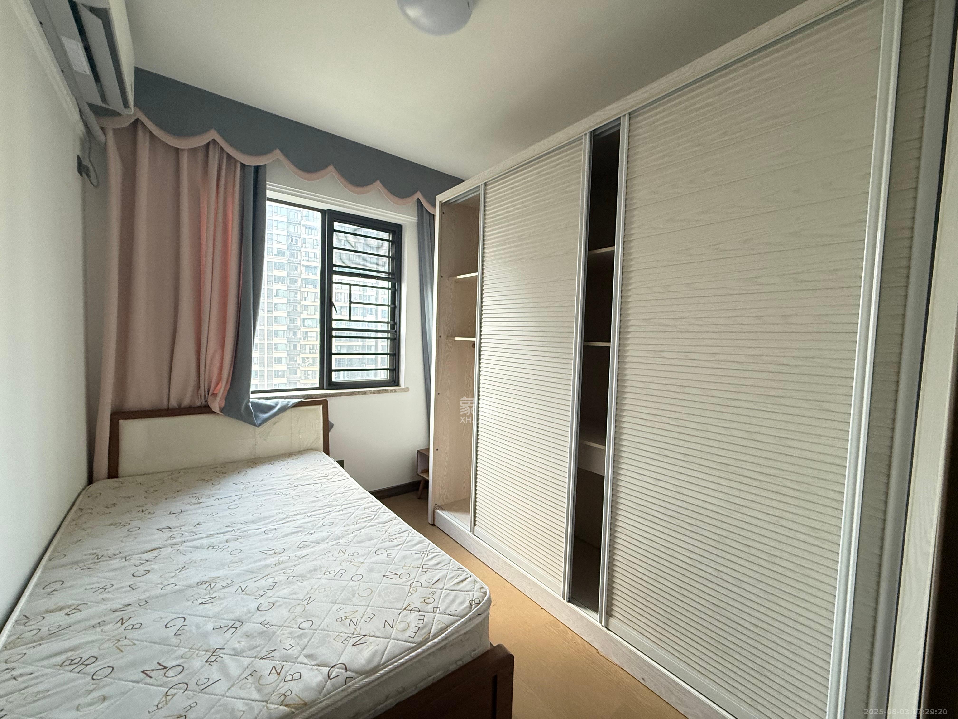 长房雍景湾  3室2厅2卫   3300.00元/月室内图