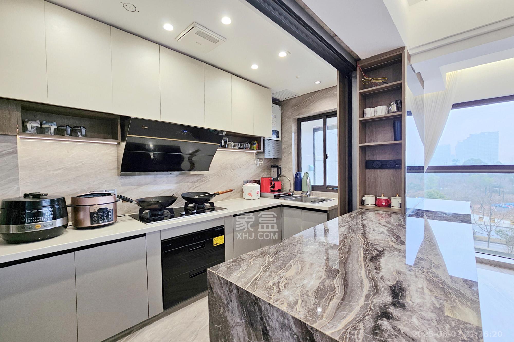 阳光城尚东湾凌云府 4室2厅2卫 188.0万 阳光城尚东湾凌云府 4室2厅2卫 188.0万厨房