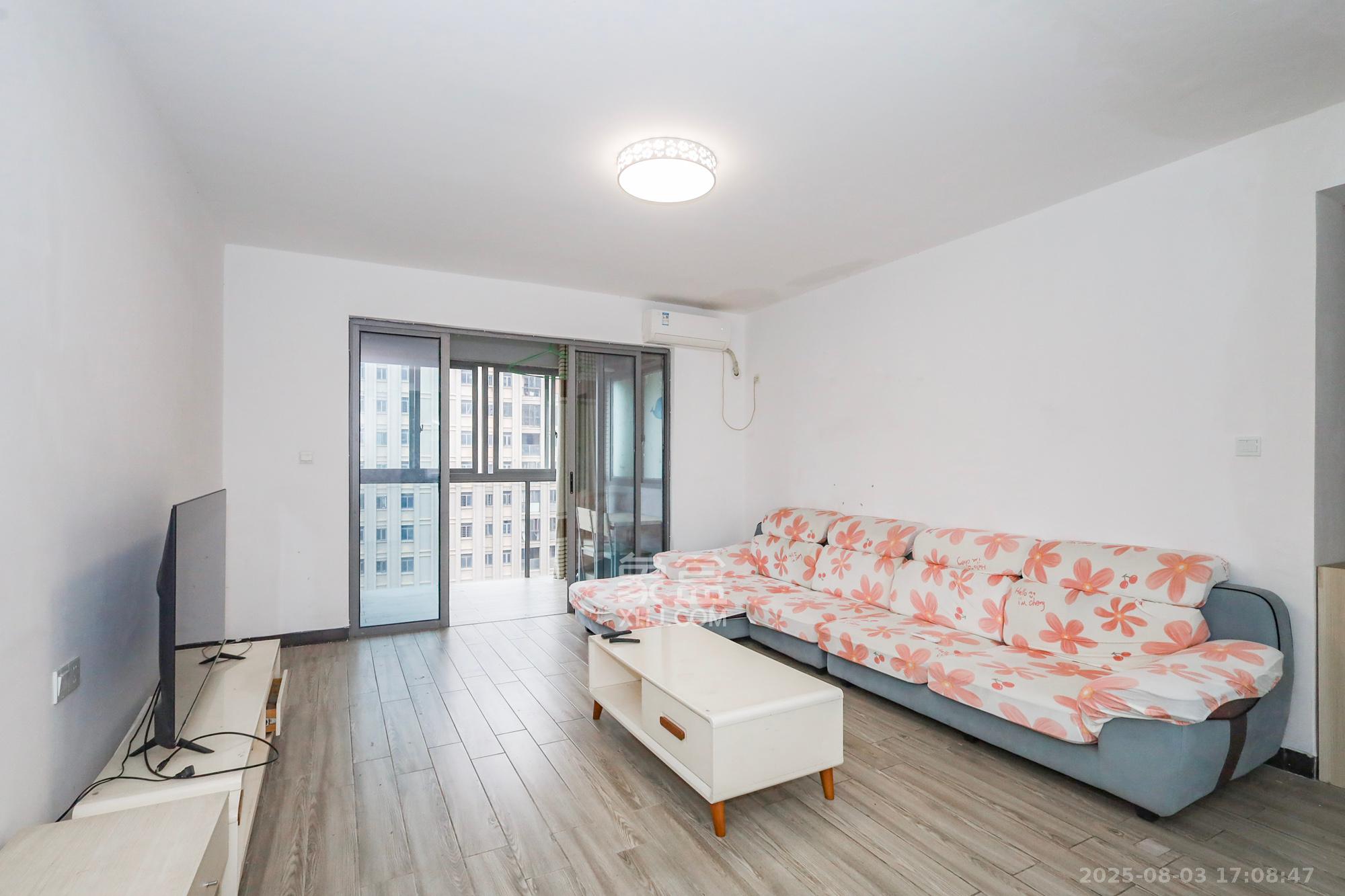 八方小区B区 1室2厅1卫 508.0万 八方小区B区 1室2厅1卫 508.0万客厅