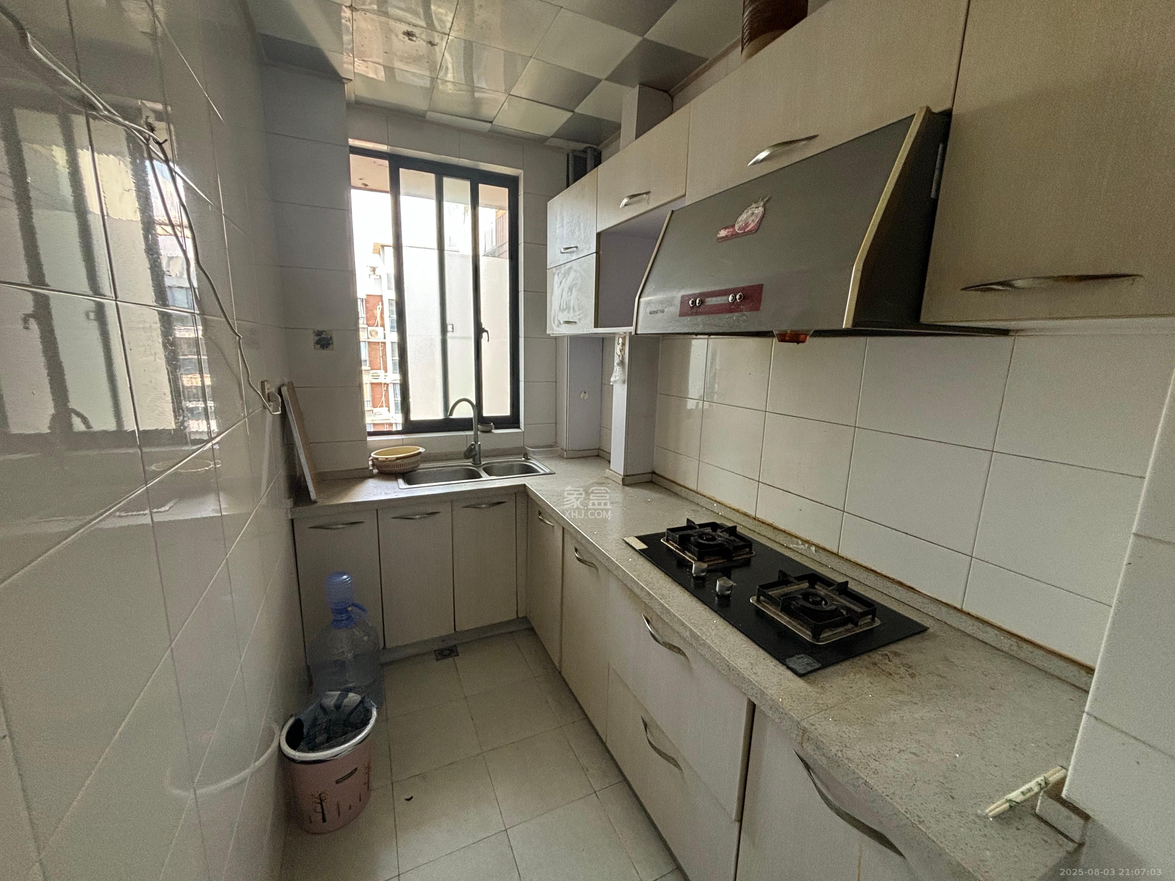 天城泰祥苑  1室1厅1卫    1500.0元/月 天城泰祥苑  1室1厅1卫    1500.0元/月室内图