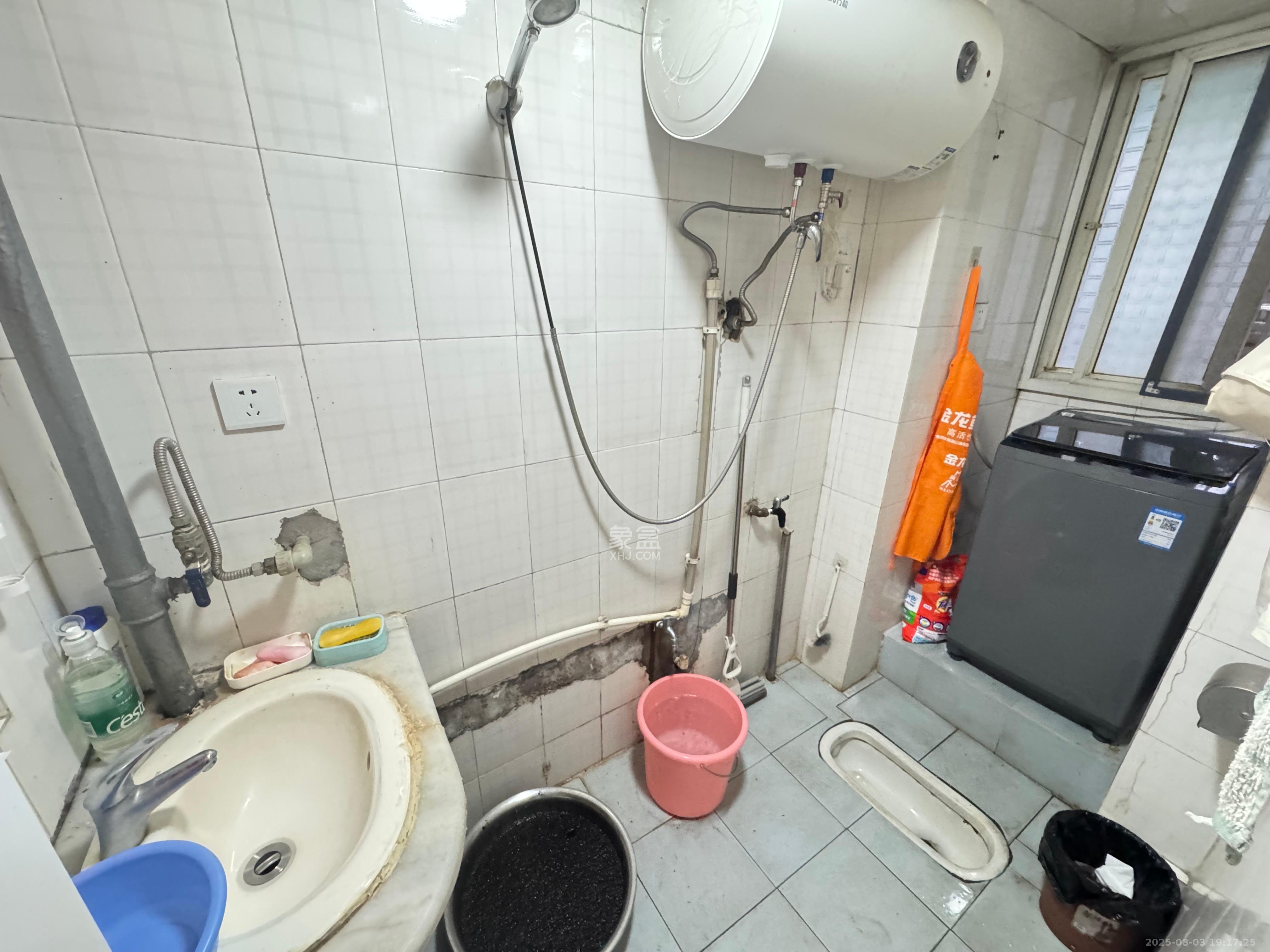 红旗区一片  3室1厅1卫    2000.0元/月室内图