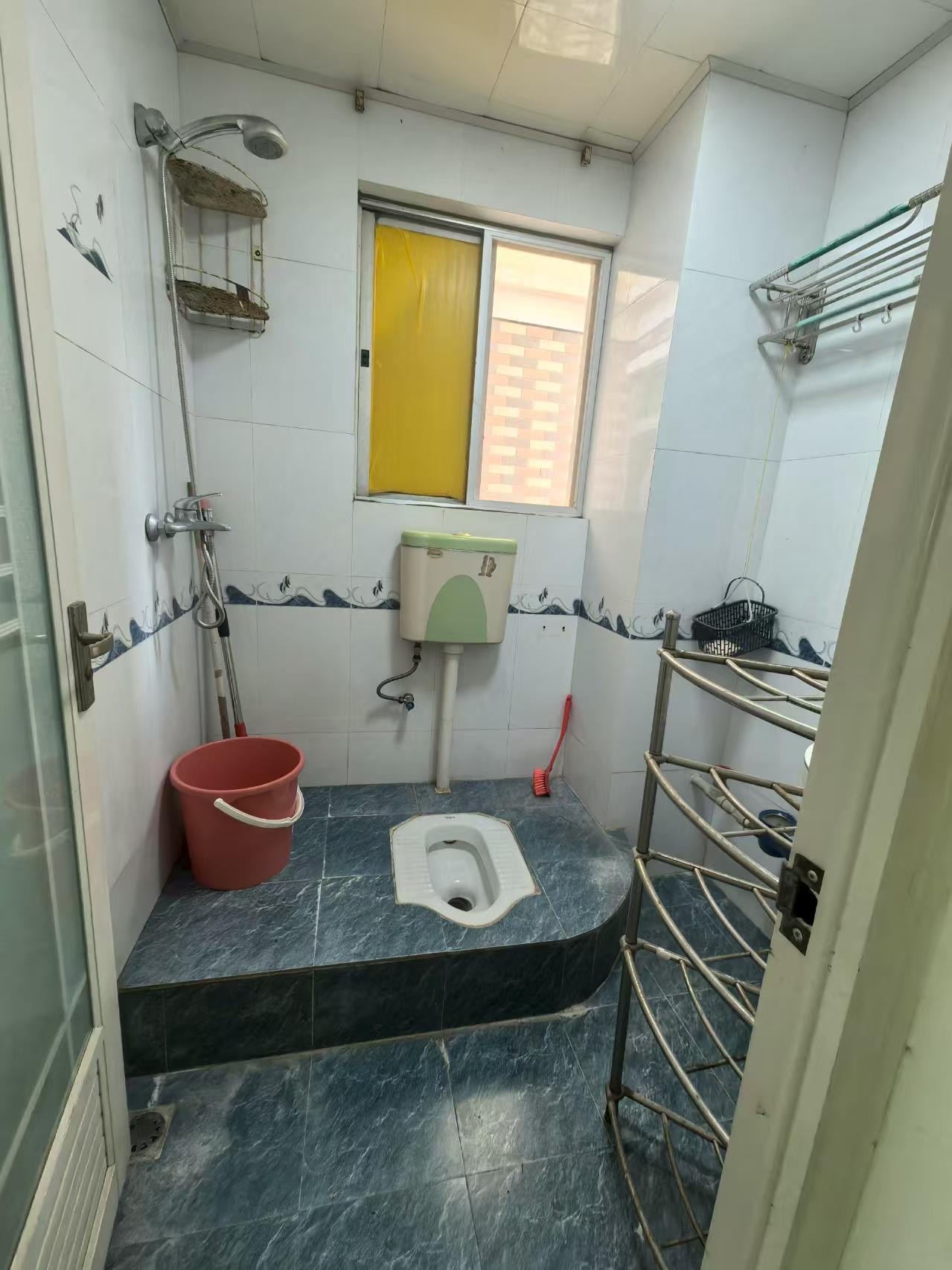 绿色佳园 3室2厅2卫 2200.0元/月 绿色佳园 3室2厅2卫 2200.0元/月室内图