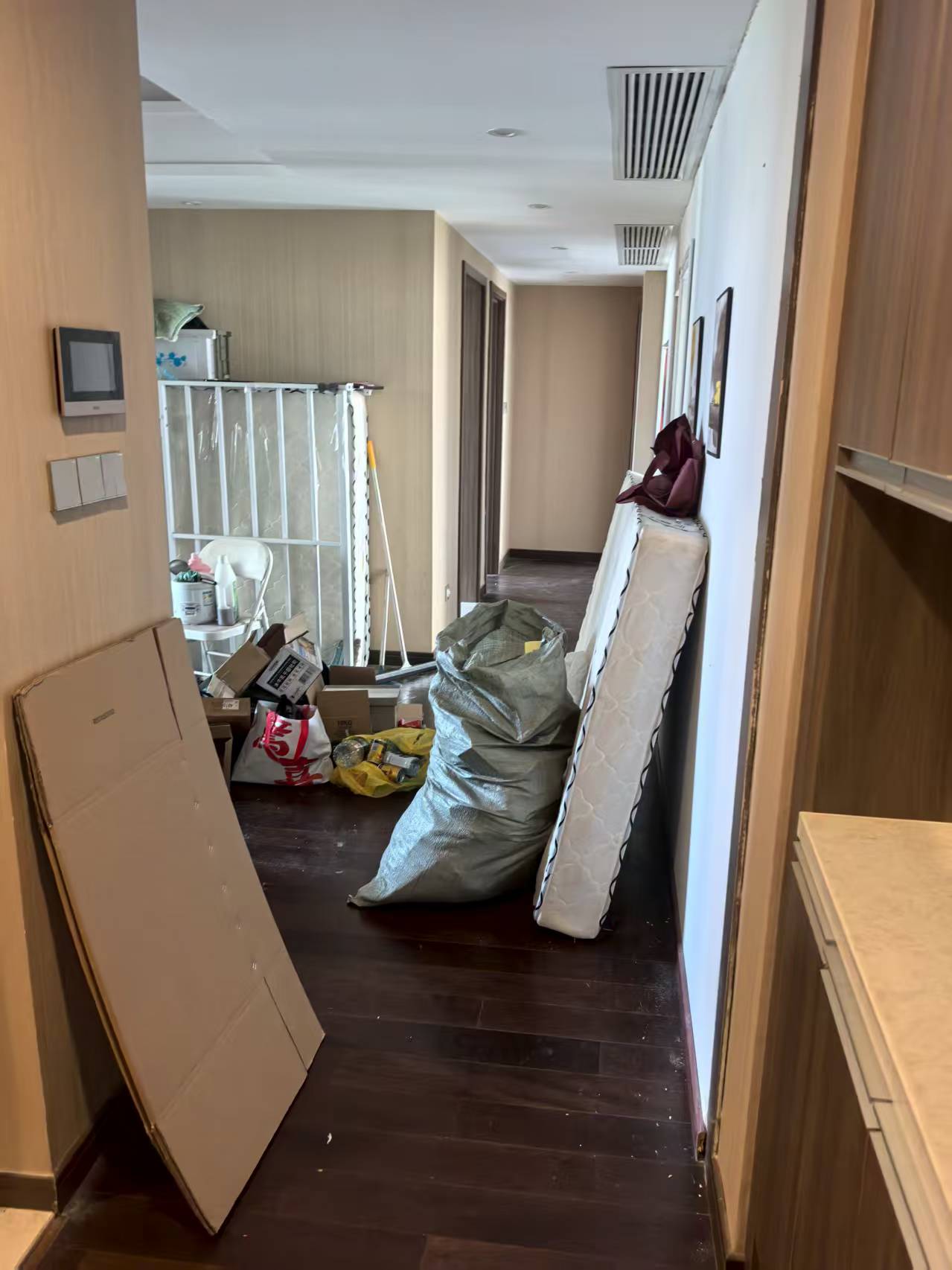 绿地光谷中心城  4室2厅2卫    218.0万室内图