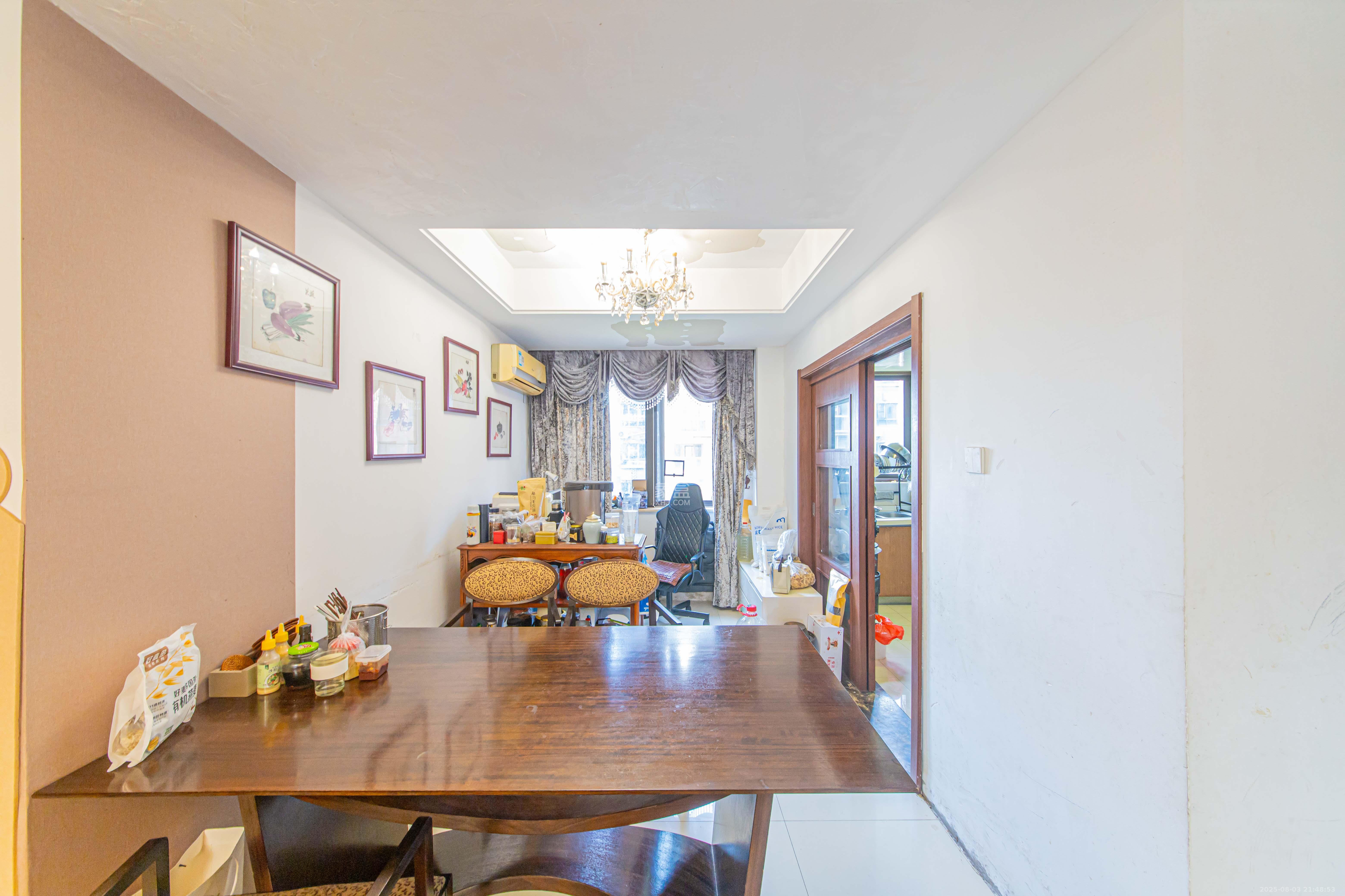 绿地公馆(绿地名邸)  3室2厅2卫    145.0万 绿地公馆(绿地名邸)  3室2厅2卫    145.0万客厅