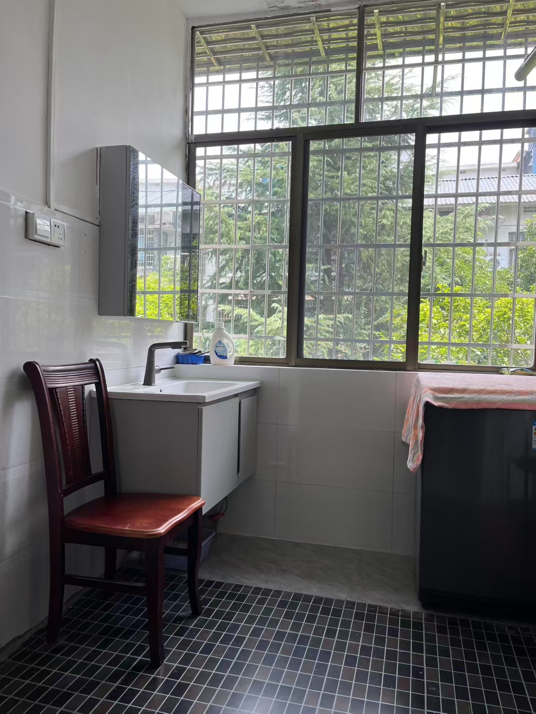 娄底人文师范学院家属楼  3室1厅1卫    35.0万 娄底人文师范学院家属楼  3室1厅1卫    35.0万客厅