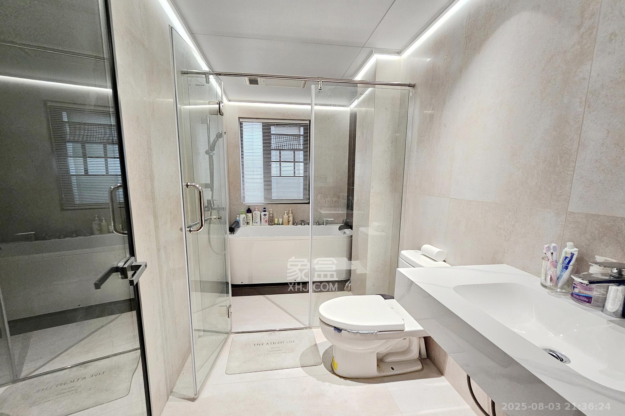 阳光城尚东湾凌云府 4室2厅2卫 188.0万 阳光城尚东湾凌云府 4室2厅2卫 188.0万卫生间