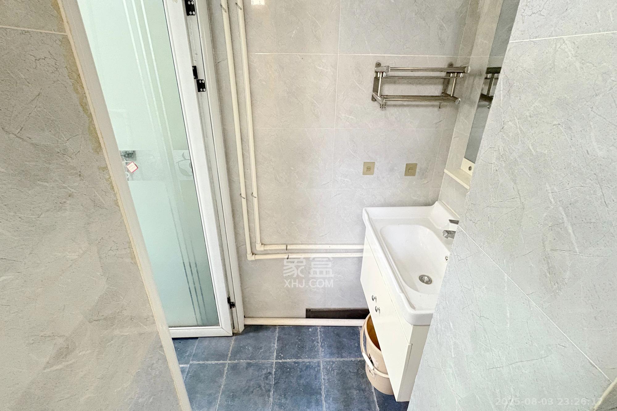 湖南省道路运输管理局 3室2厅1卫 76.8万 湖南省道路运输管理局 3室2厅1卫 76.8万卫生间