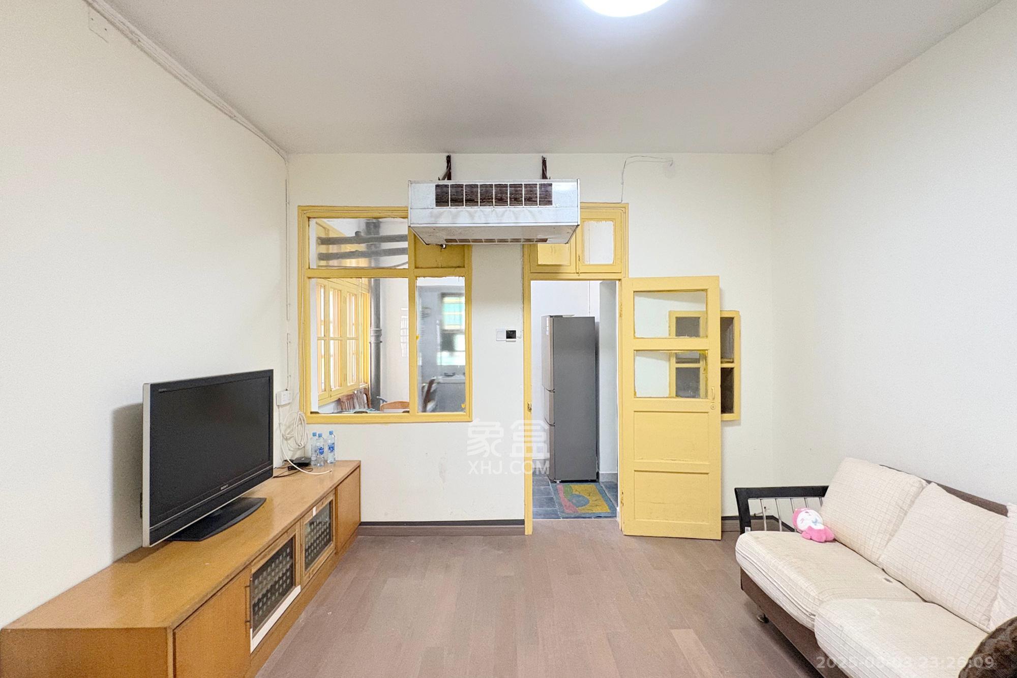 湖南省道路运输管理局 3室2厅1卫 76.8万 湖南省道路运输管理局 3室2厅1卫 76.8万客厅