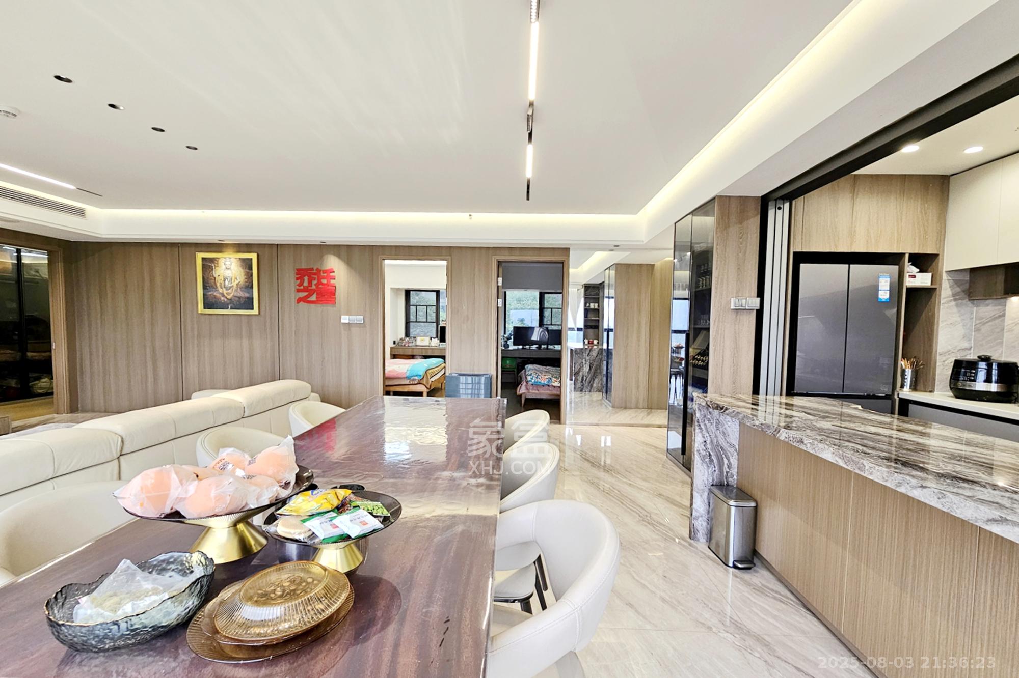 阳光城尚东湾凌云府  4室2厅2卫    188.0万客厅