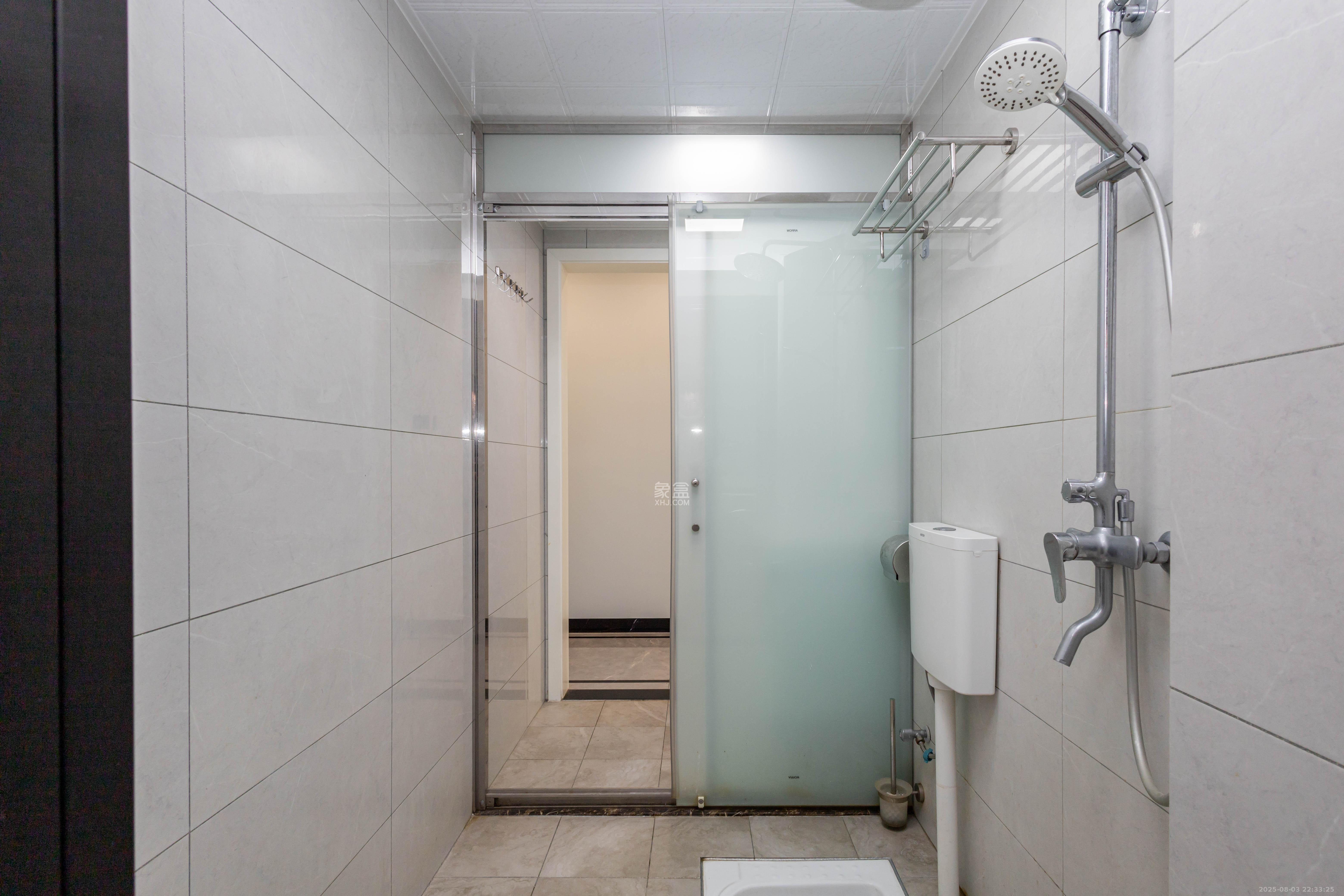 中交中央公园D4区  3室2厅2卫    139.8万卫生间