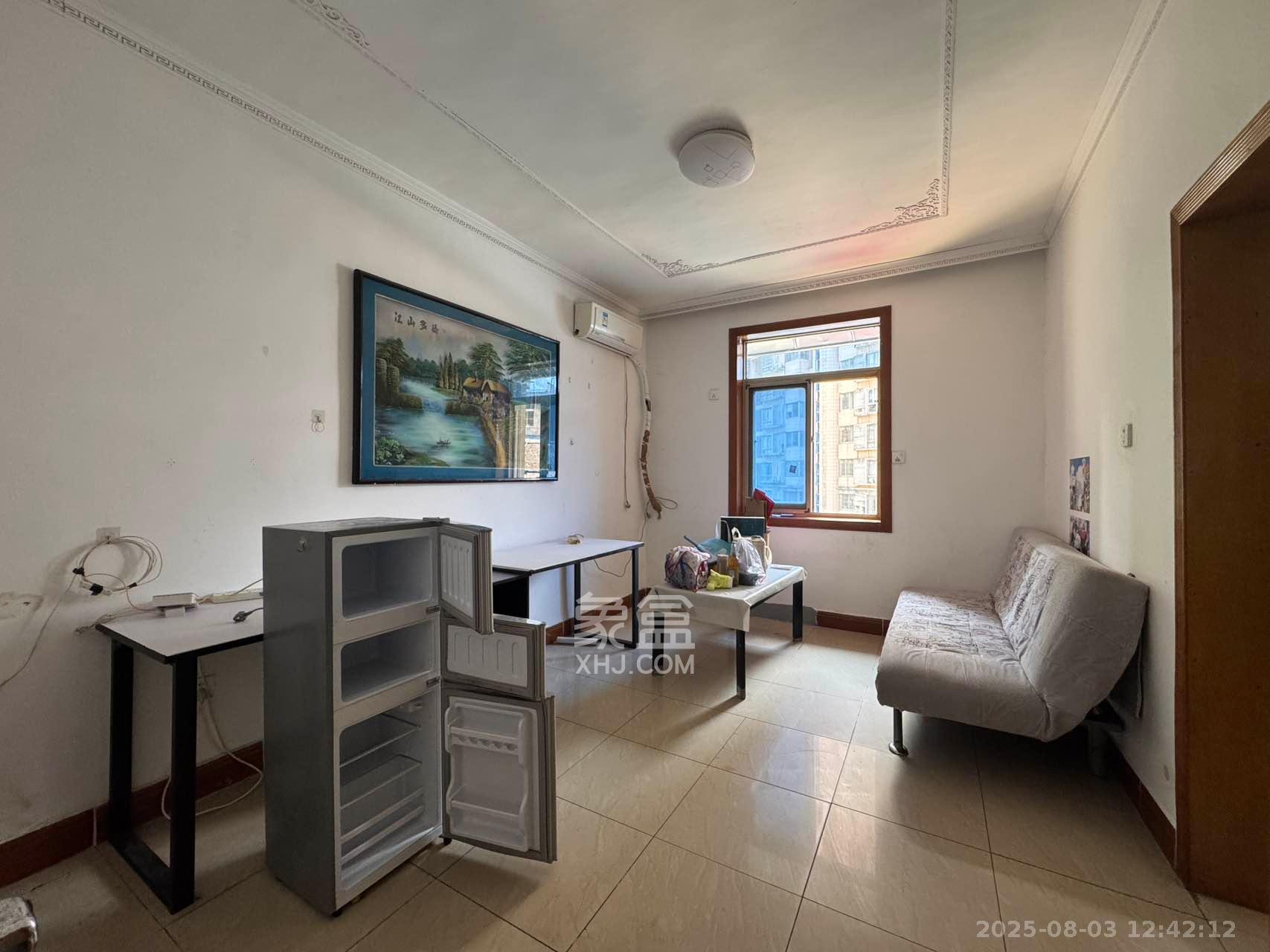 无线电厂宿舍 2室1厅1卫 1000.0元/月 无线电厂宿舍 2室1厅1卫 1000.0元/月室内图