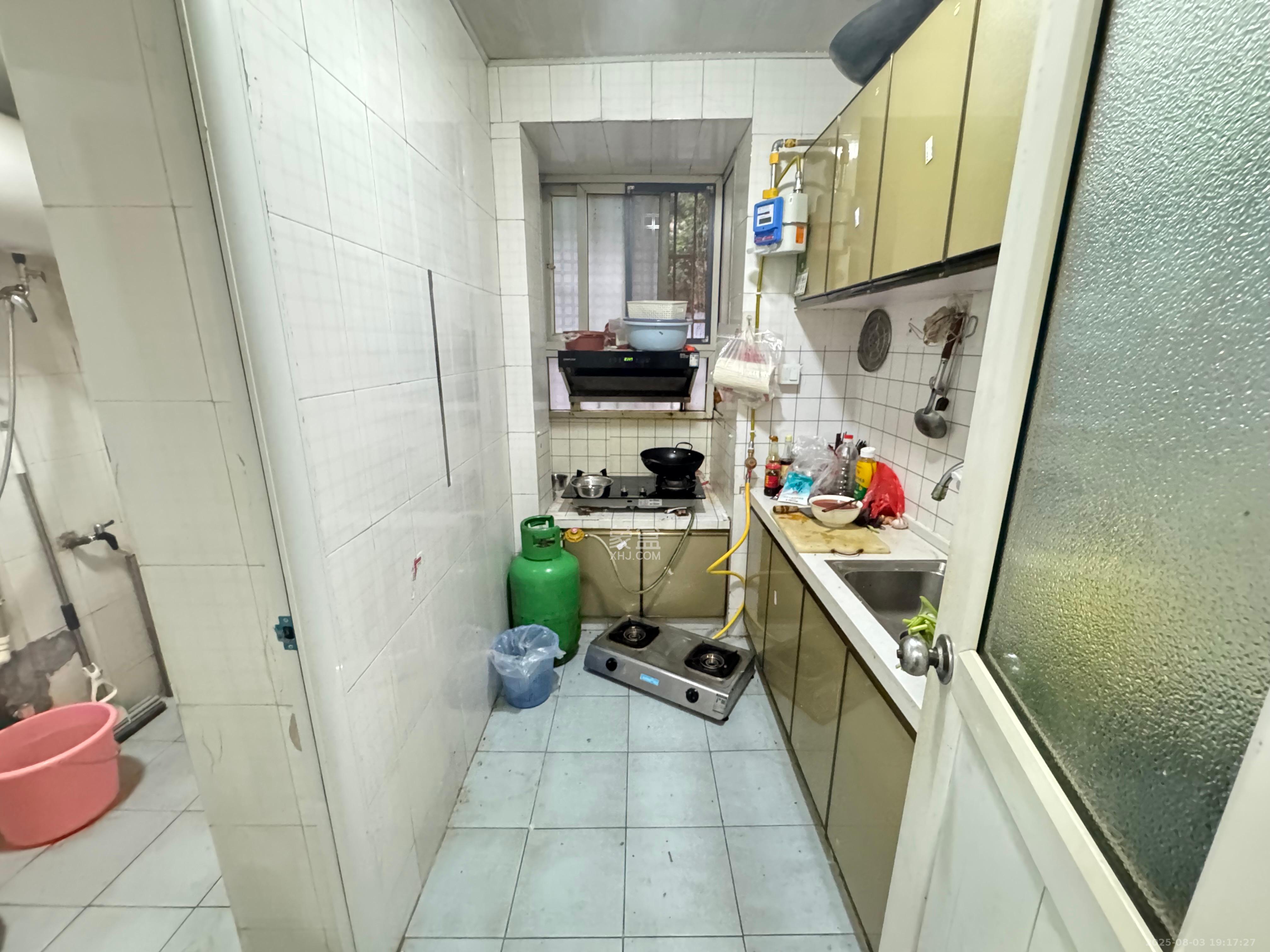 红旗区一片  3室1厅1卫    2000.0元/月 红旗区一片  3室1厅1卫    2000.0元/月室内图