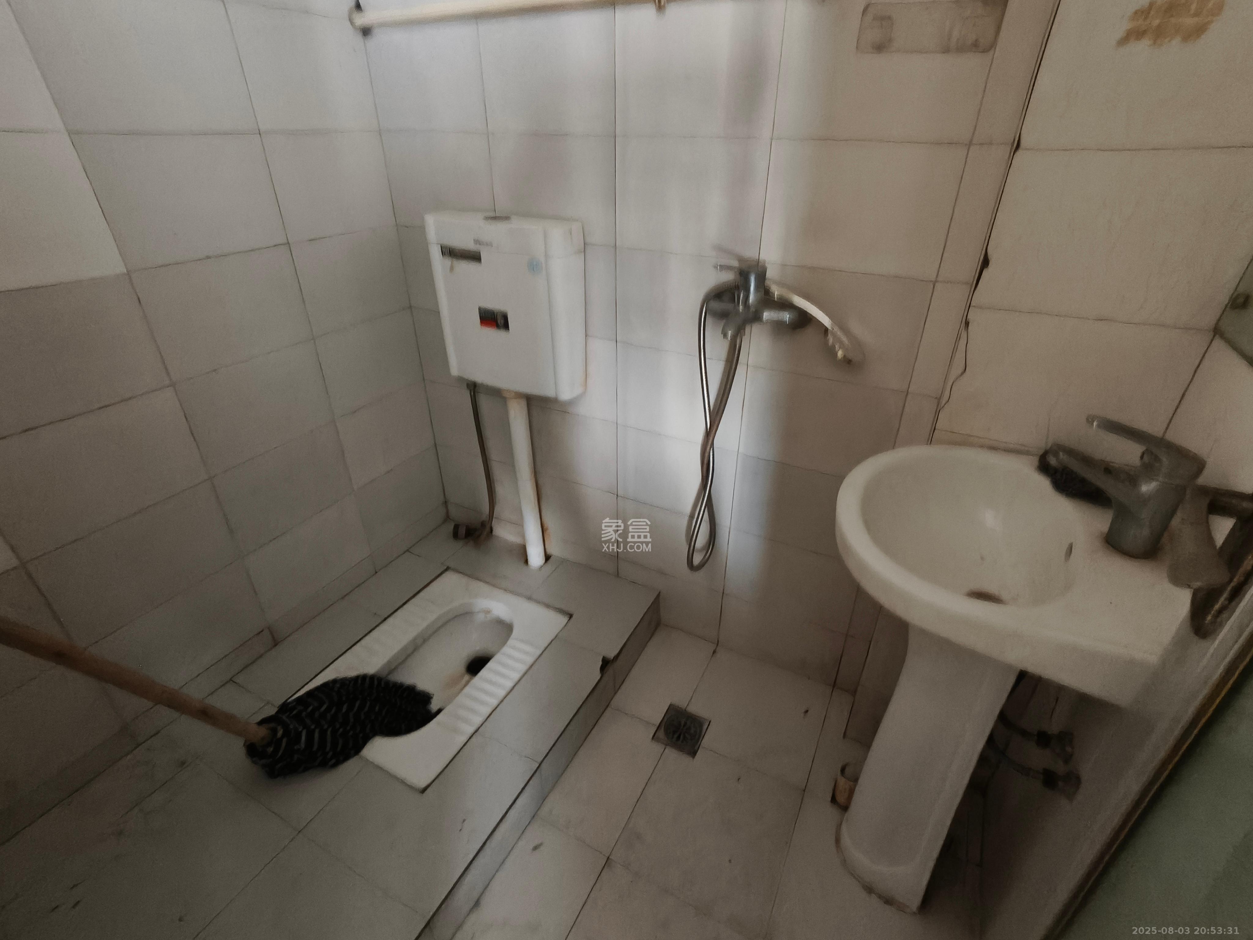 望麓园散盘  3室2厅1卫    2400.0元/月室内图