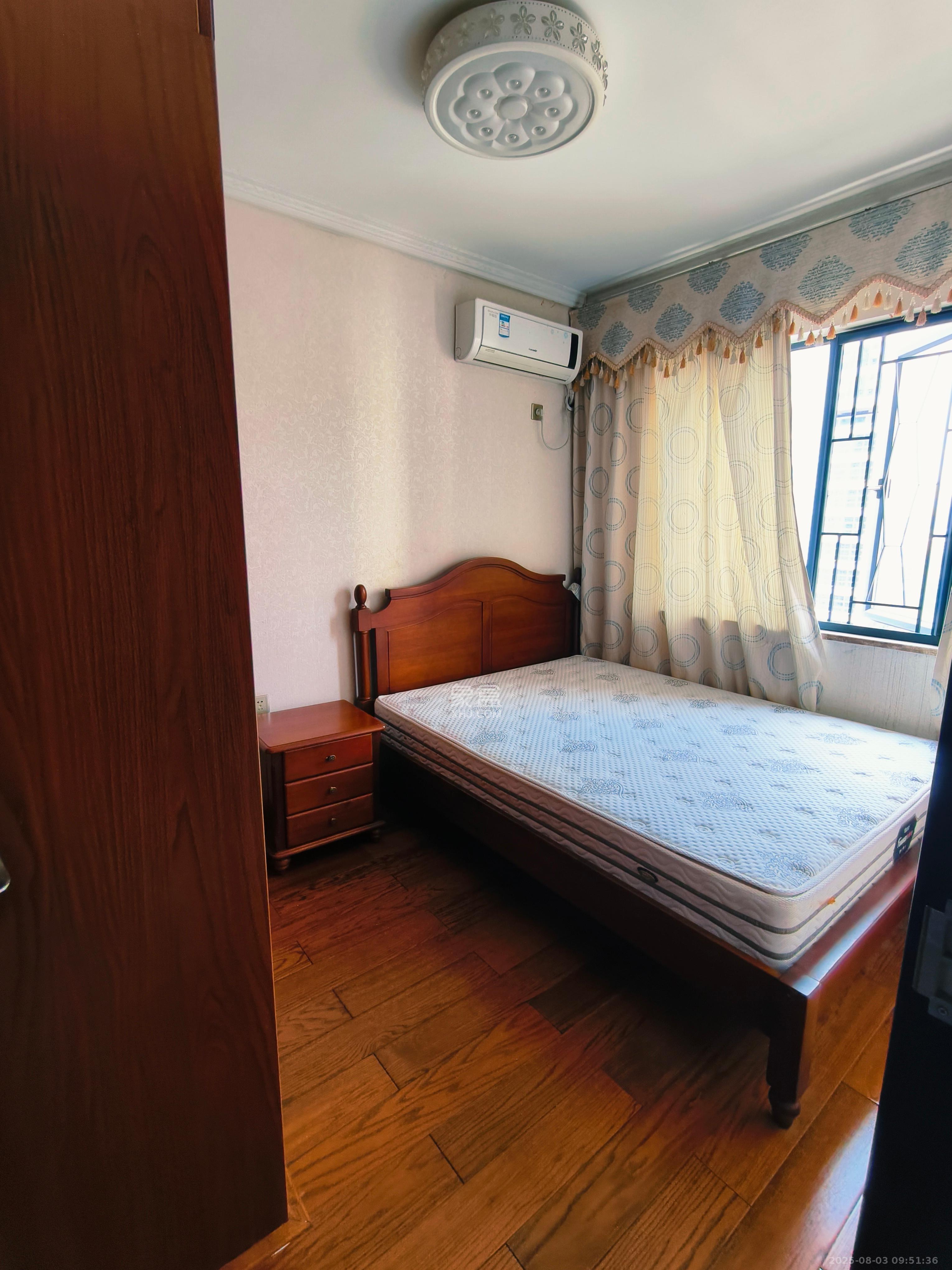 好莱城(弘德西街) 4室1厅1卫 2600.0元/月 好莱城(弘德西街) 4室1厅1卫 2600.0元/月室内图