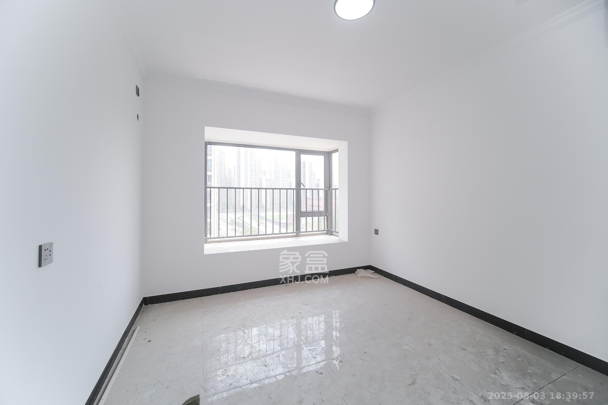 荣盛城  4室2厅2卫    77.8万卧室