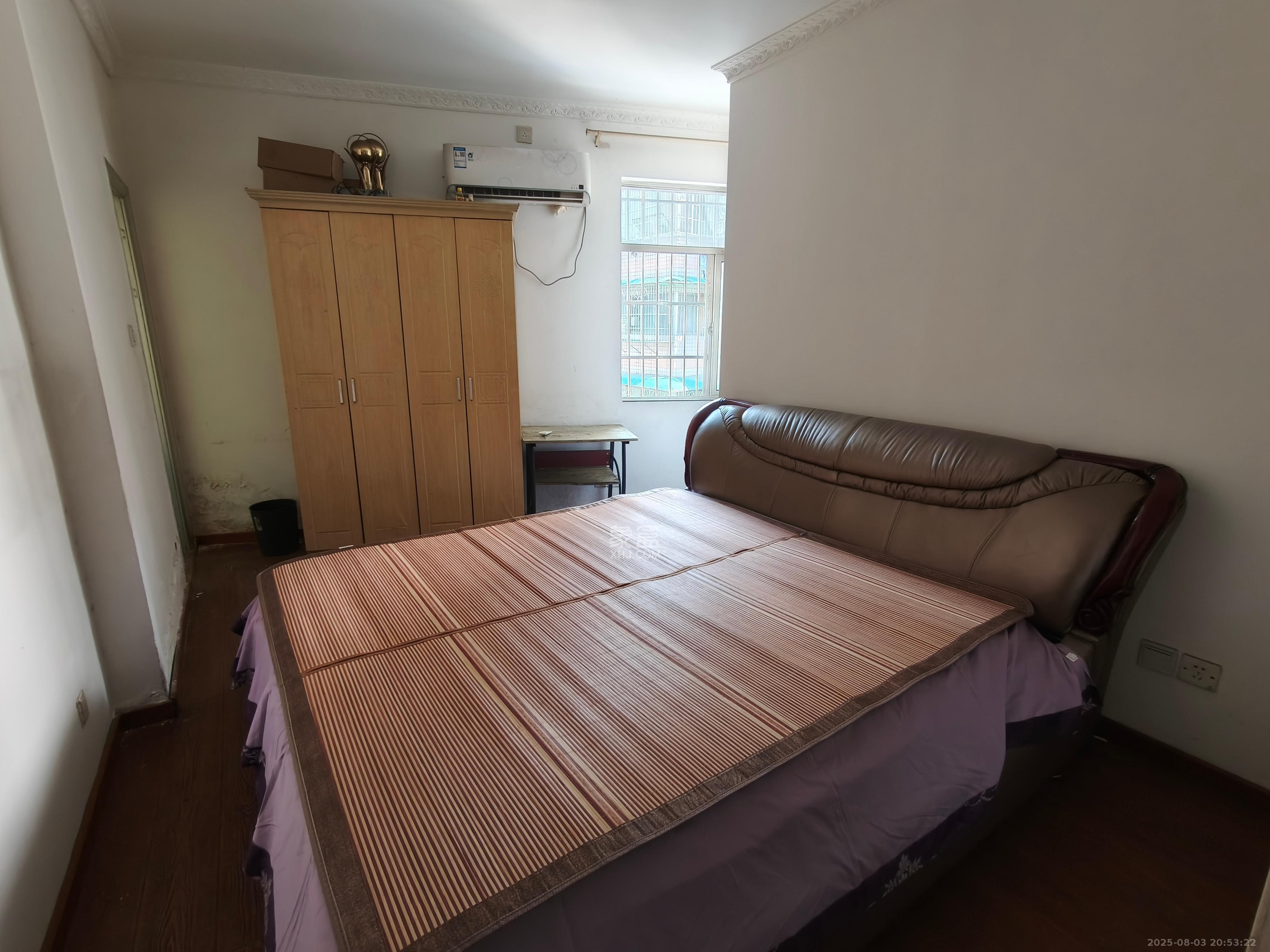 望麓园散盘 3室2厅1卫 2400.0元/月 望麓园散盘 3室2厅1卫 2400.0元/月室内图