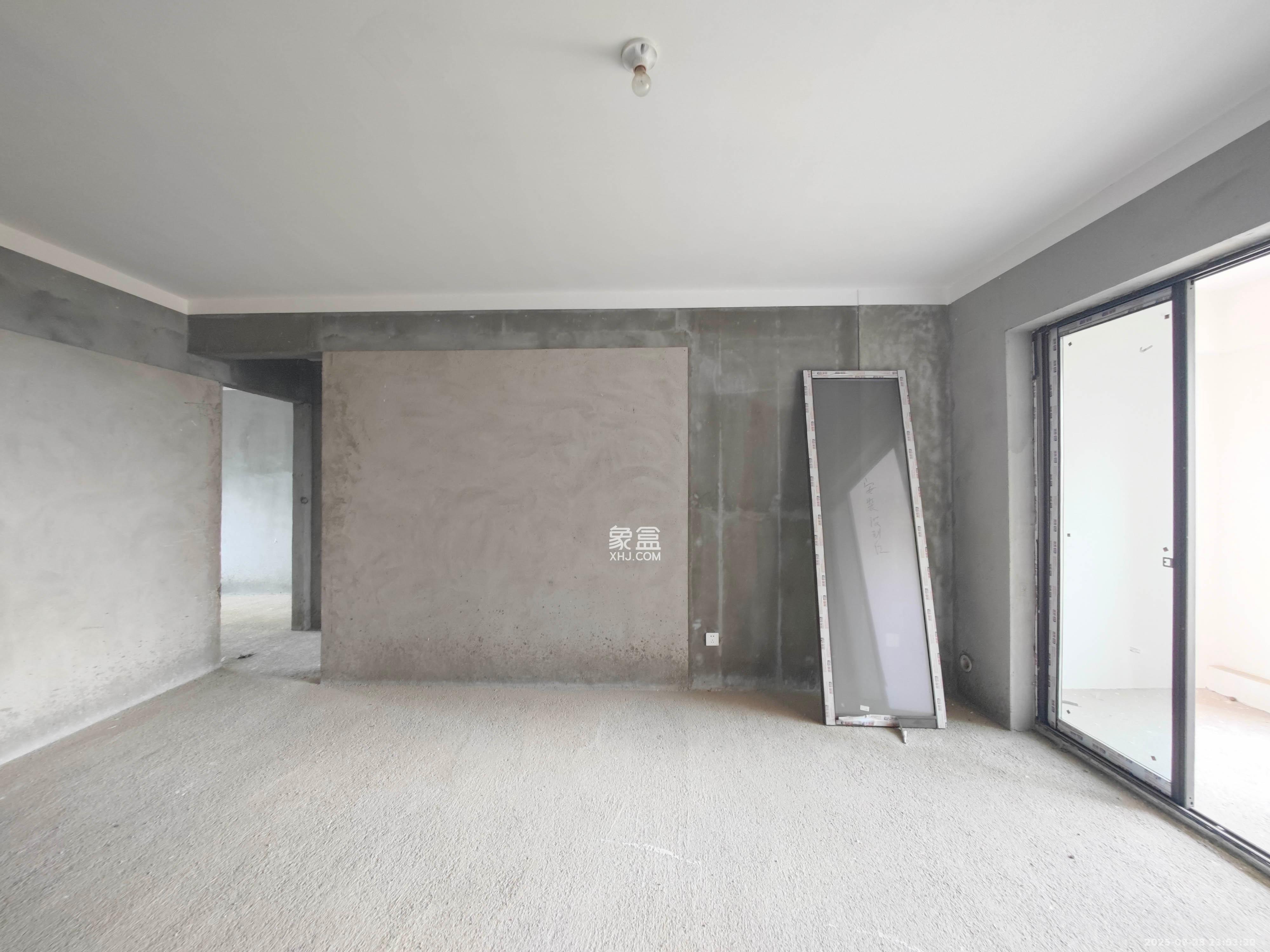 长房明宸府  3室2厅2卫    90.0万客厅