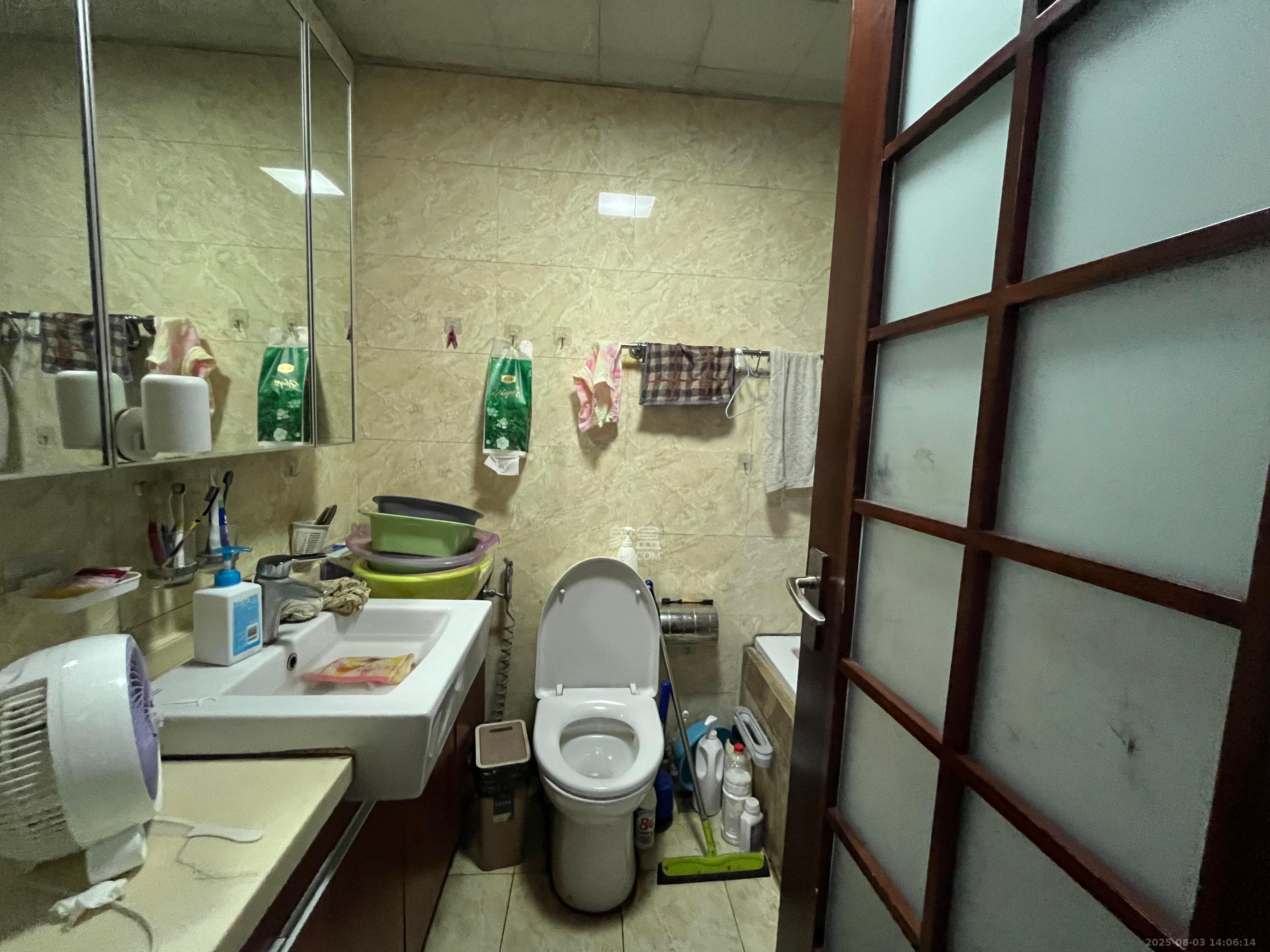阳光100三期  3室2厅2卫   2600.00元/月室内图