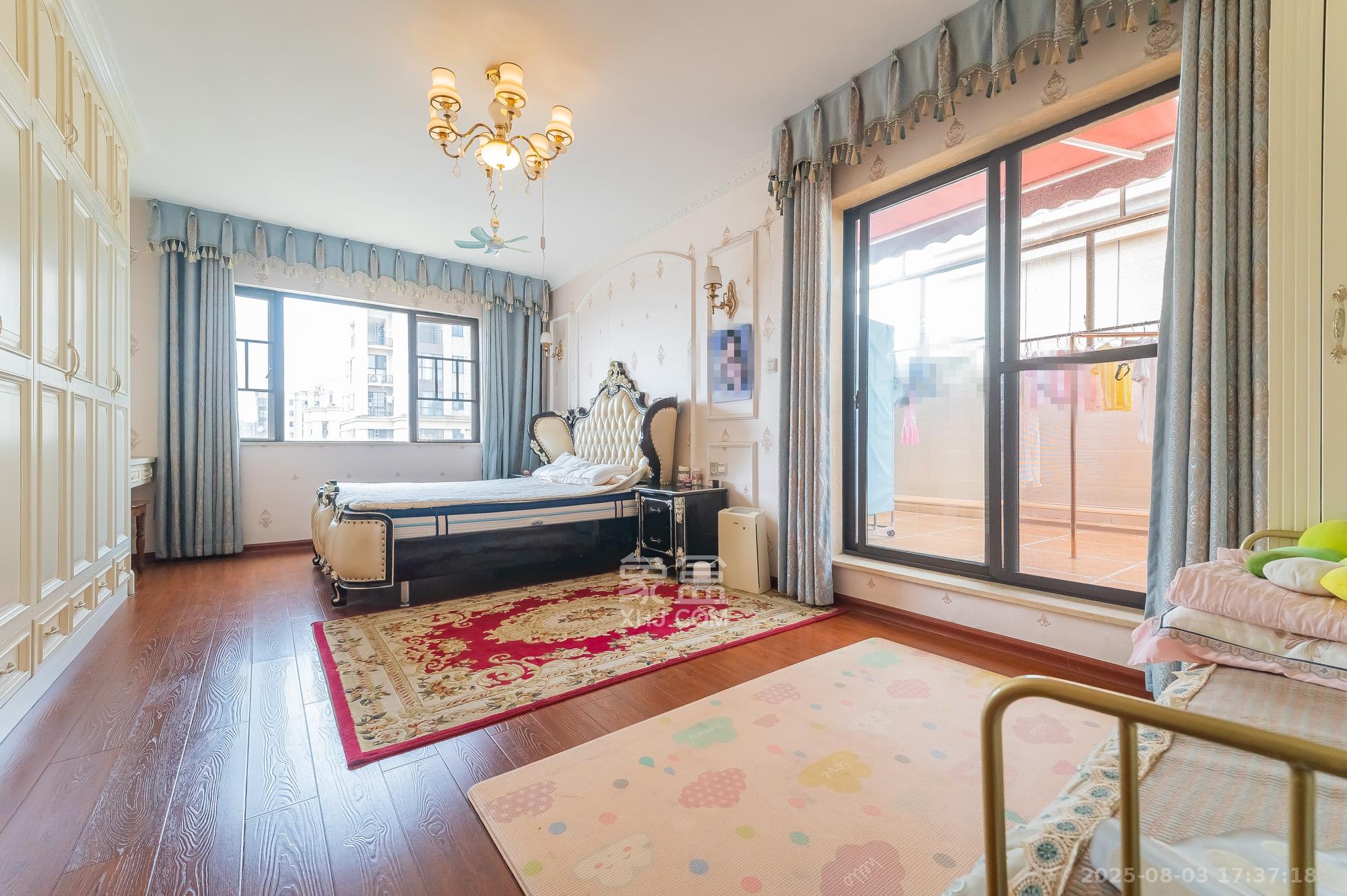 星湖湾二期高层  4室2厅2卫    142.8万卧室