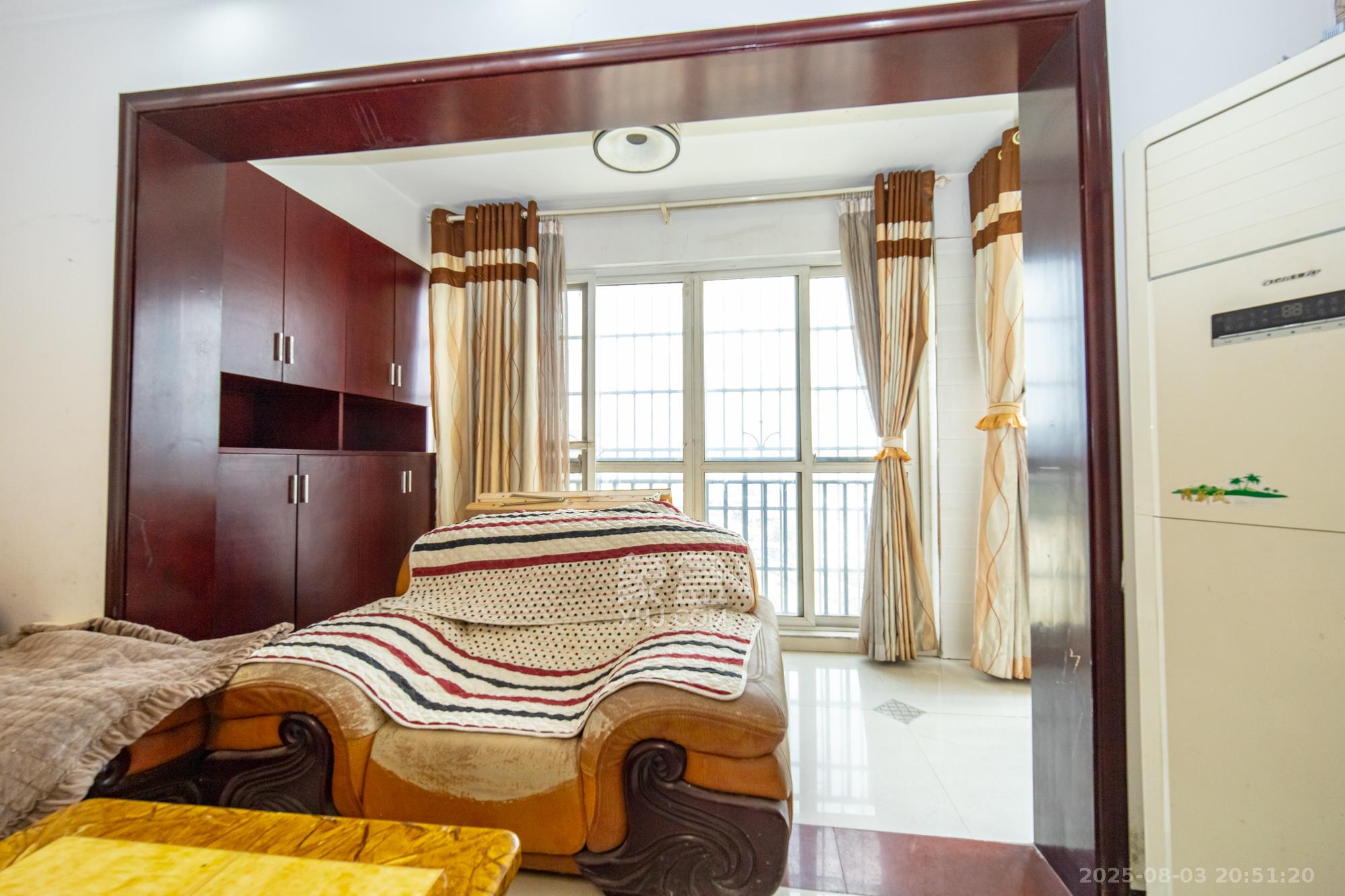 紫晶城 3室2厅2卫 56.8万 紫晶城 3室2厅2卫 56.8万阳台