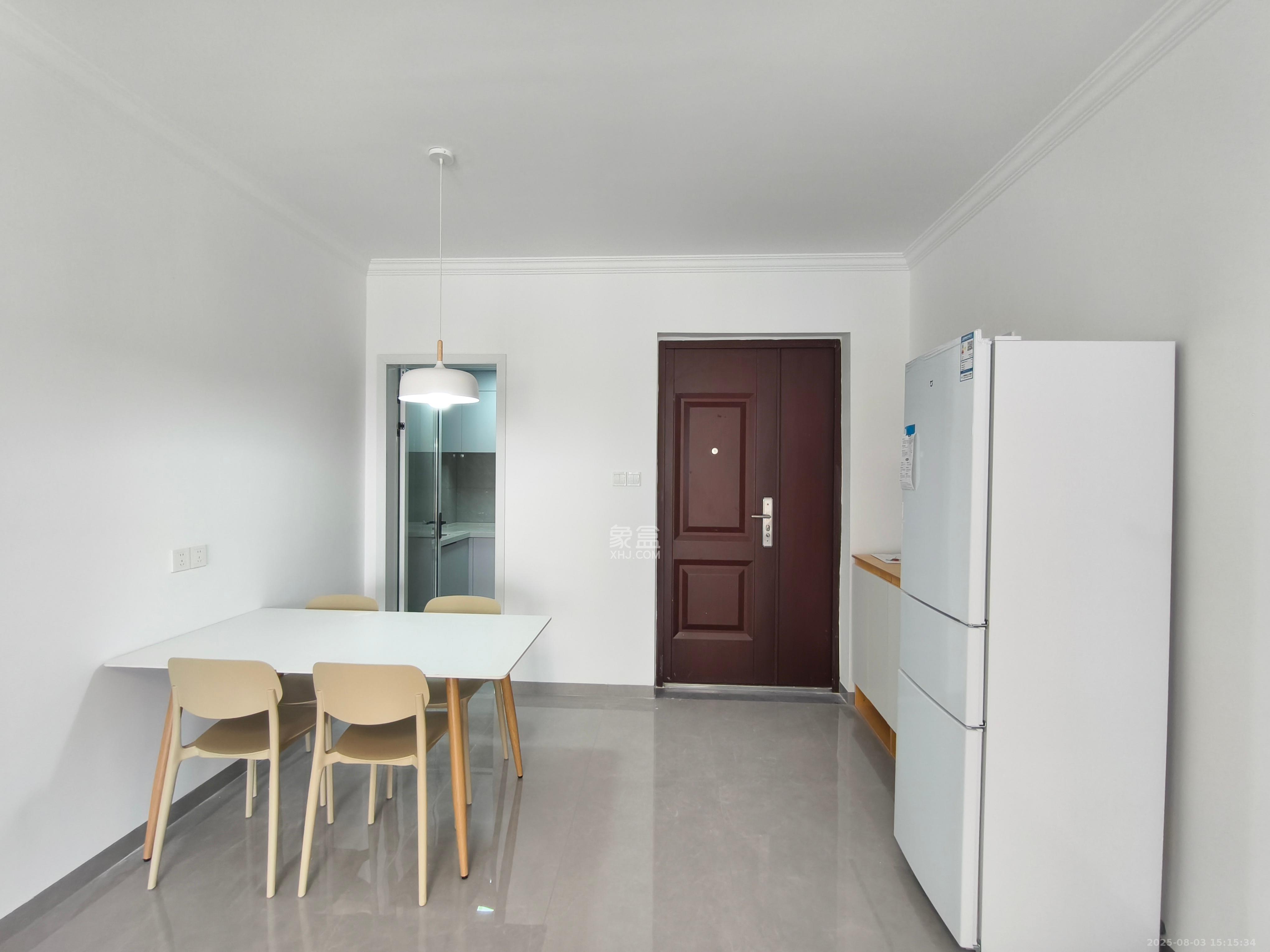 荣盛城  4室2厅1卫    2600.0元/月室内图